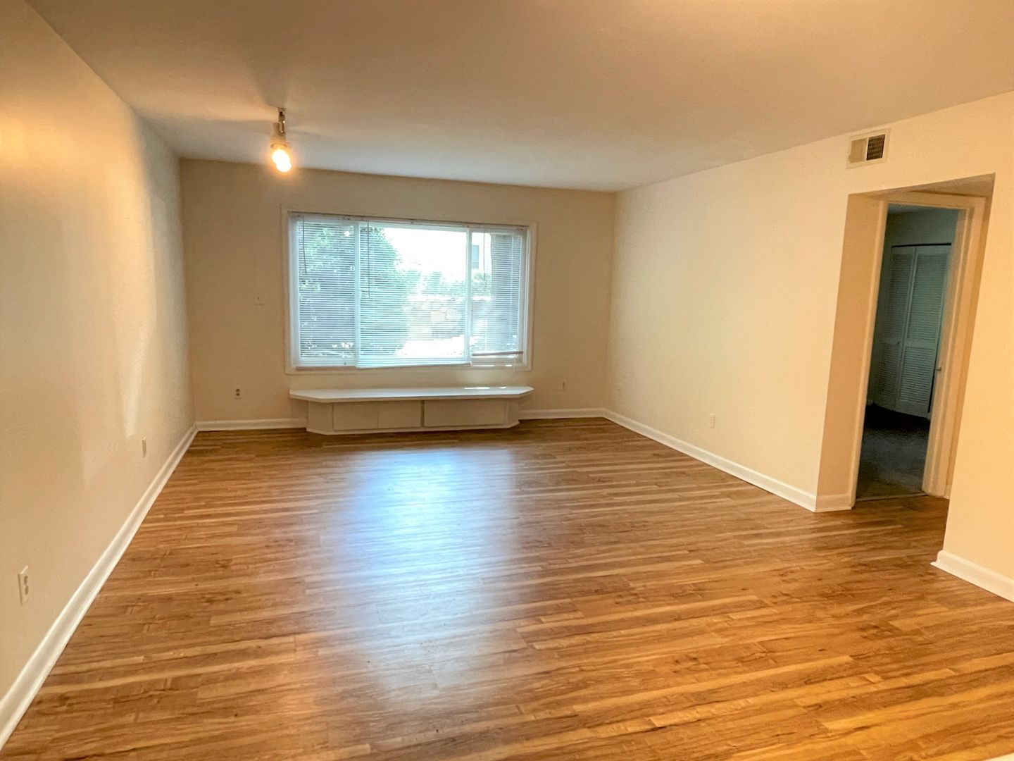 Chapel Hill House: 211 Church St. Unit A4