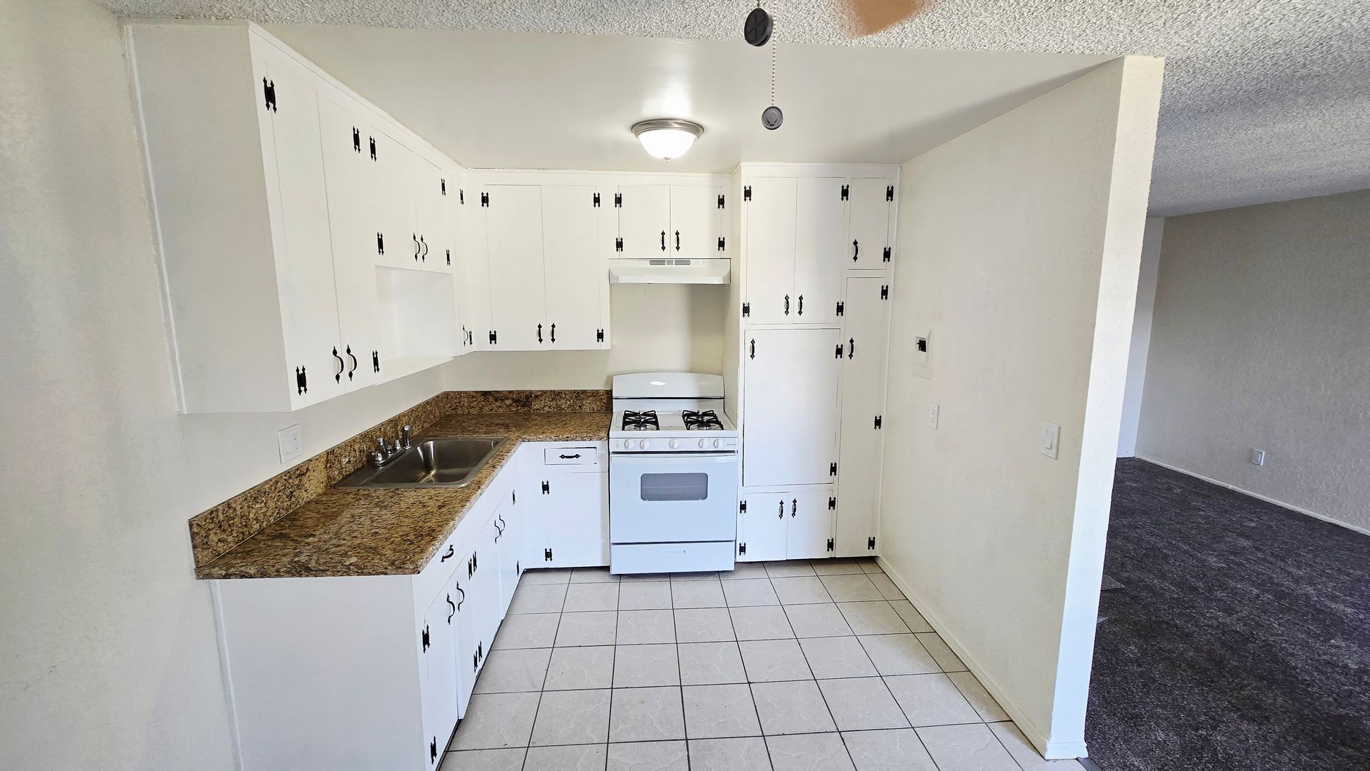 Ontario Apartment: 1210 Stoneridge