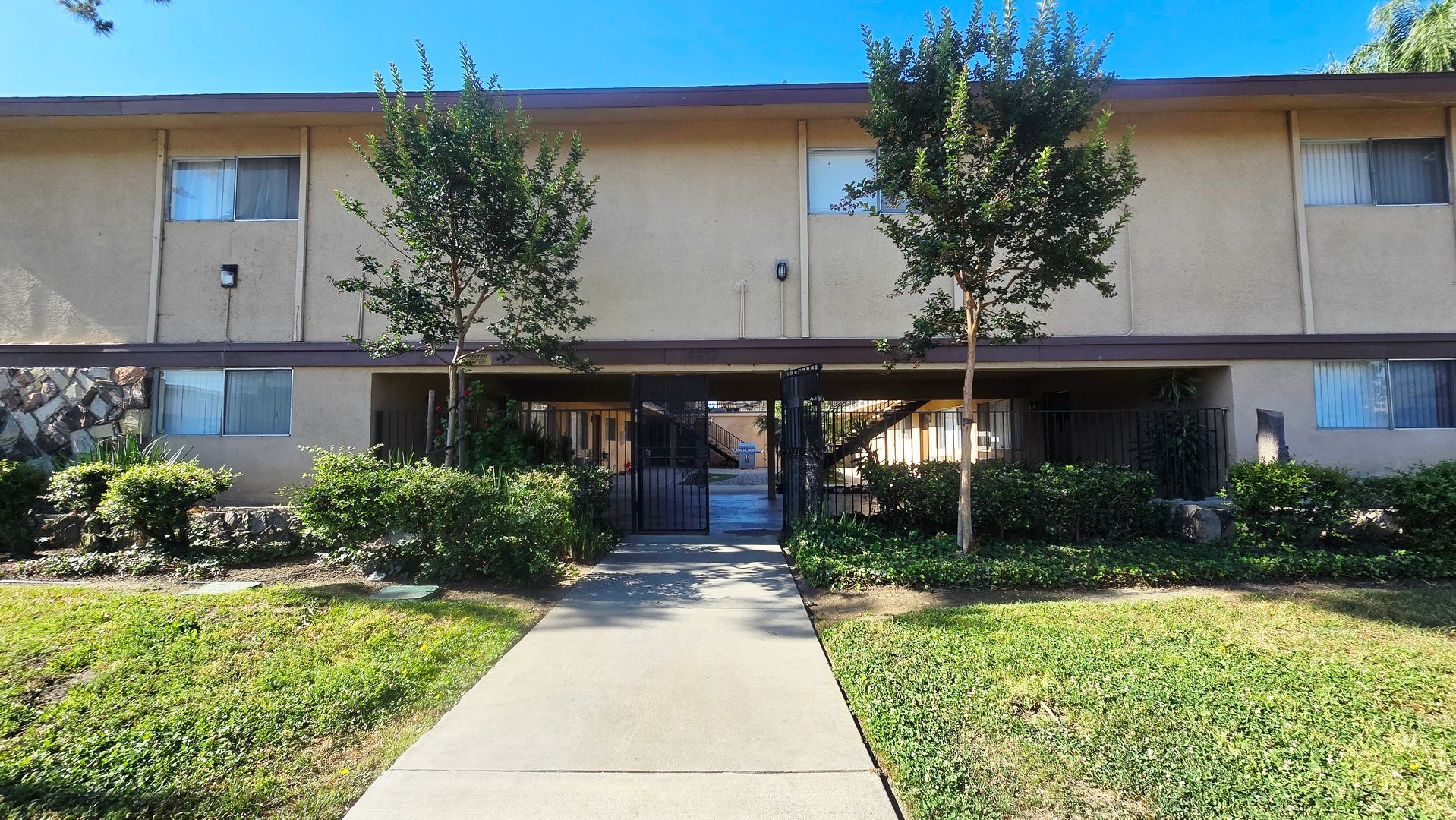 Montclair Apartment: 4613 Canoga Street