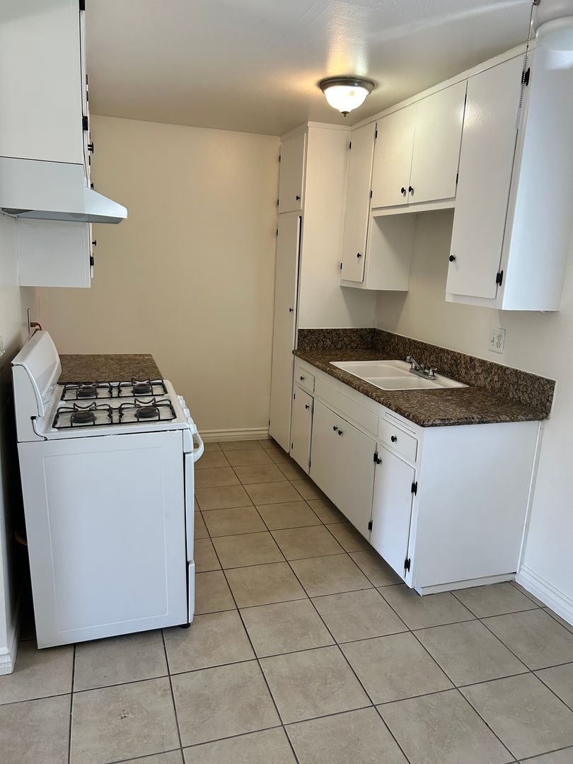Montclair Apartment: 4613 Canoga Street