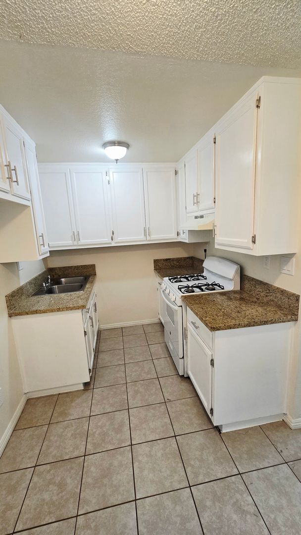 Ontario Apartment: 1345 W Stoneridge Ct