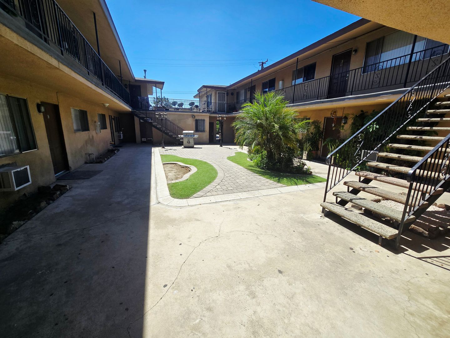 Montclair Apartment: 4613 Canoga Street