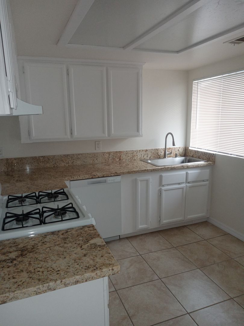 Apple Valley Apartment: 17921 Siskiyou Road