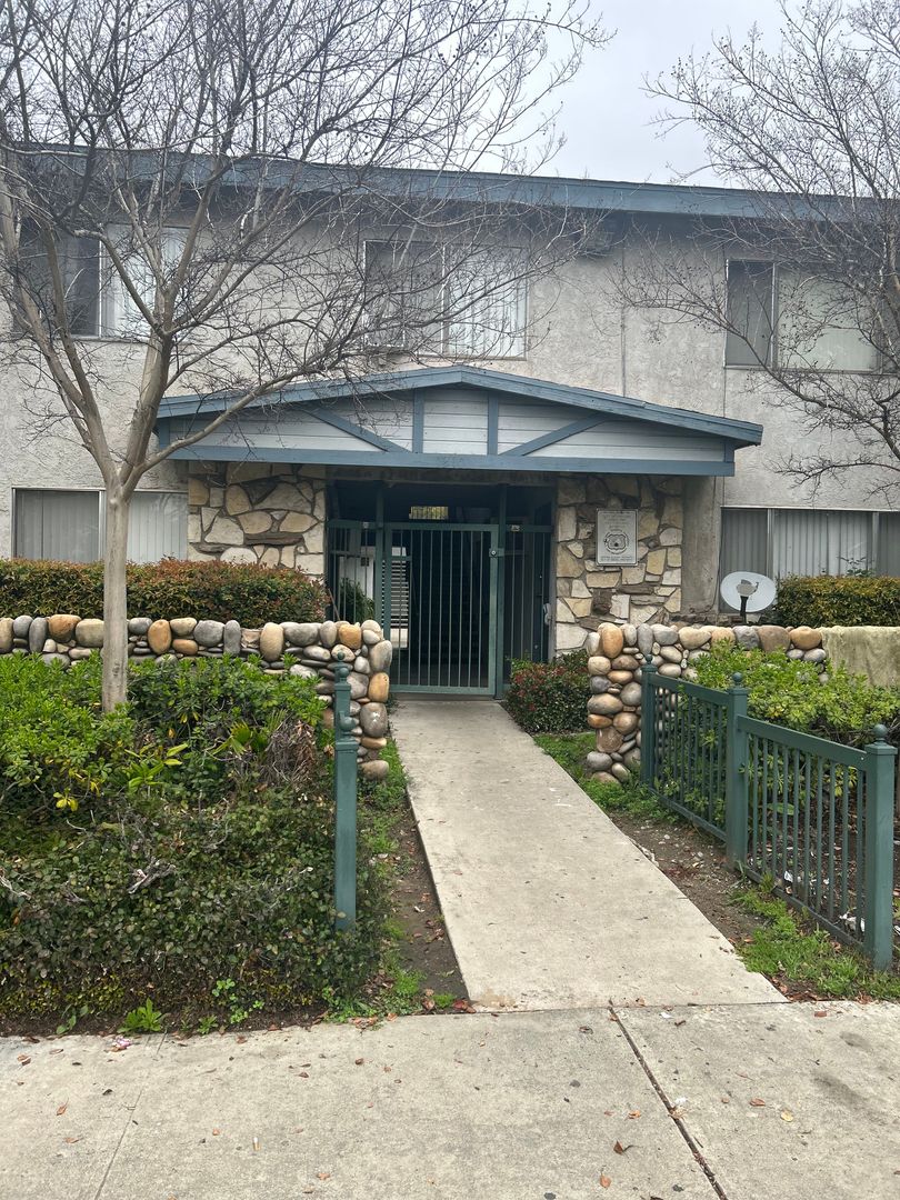 Ontario Apartment: 1210 Stoneridge