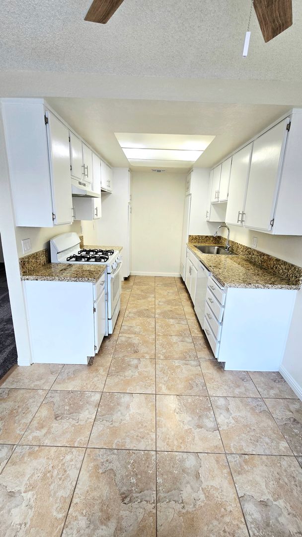 Upland Apartment: 185 S Laurel Ave