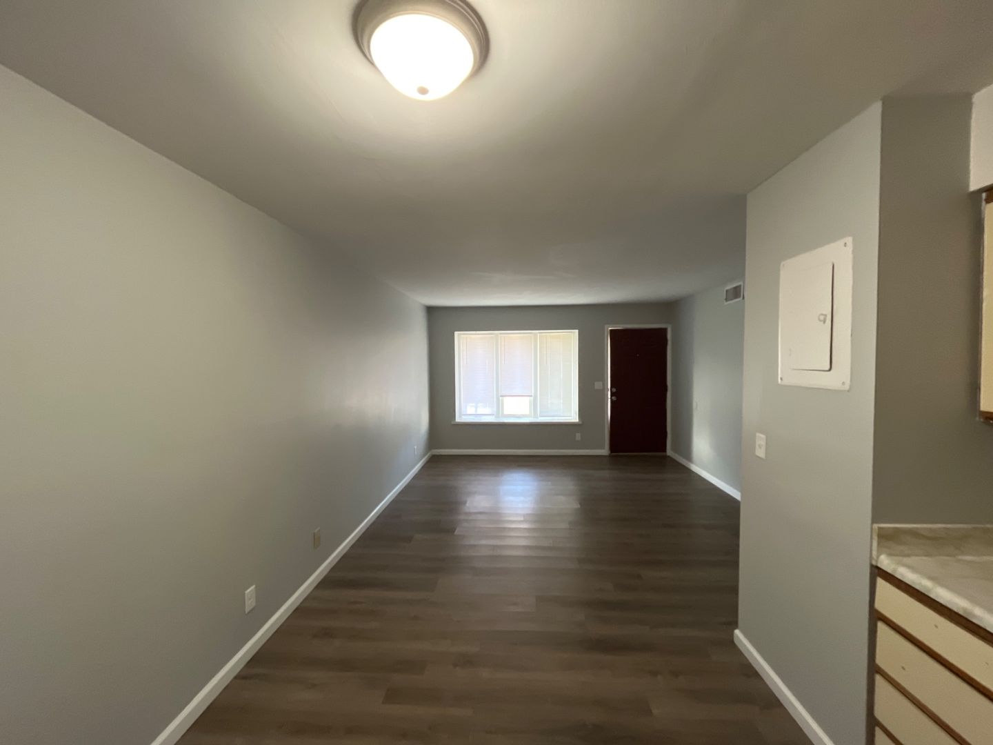 Eldon Apartment: 302 Manor Dr