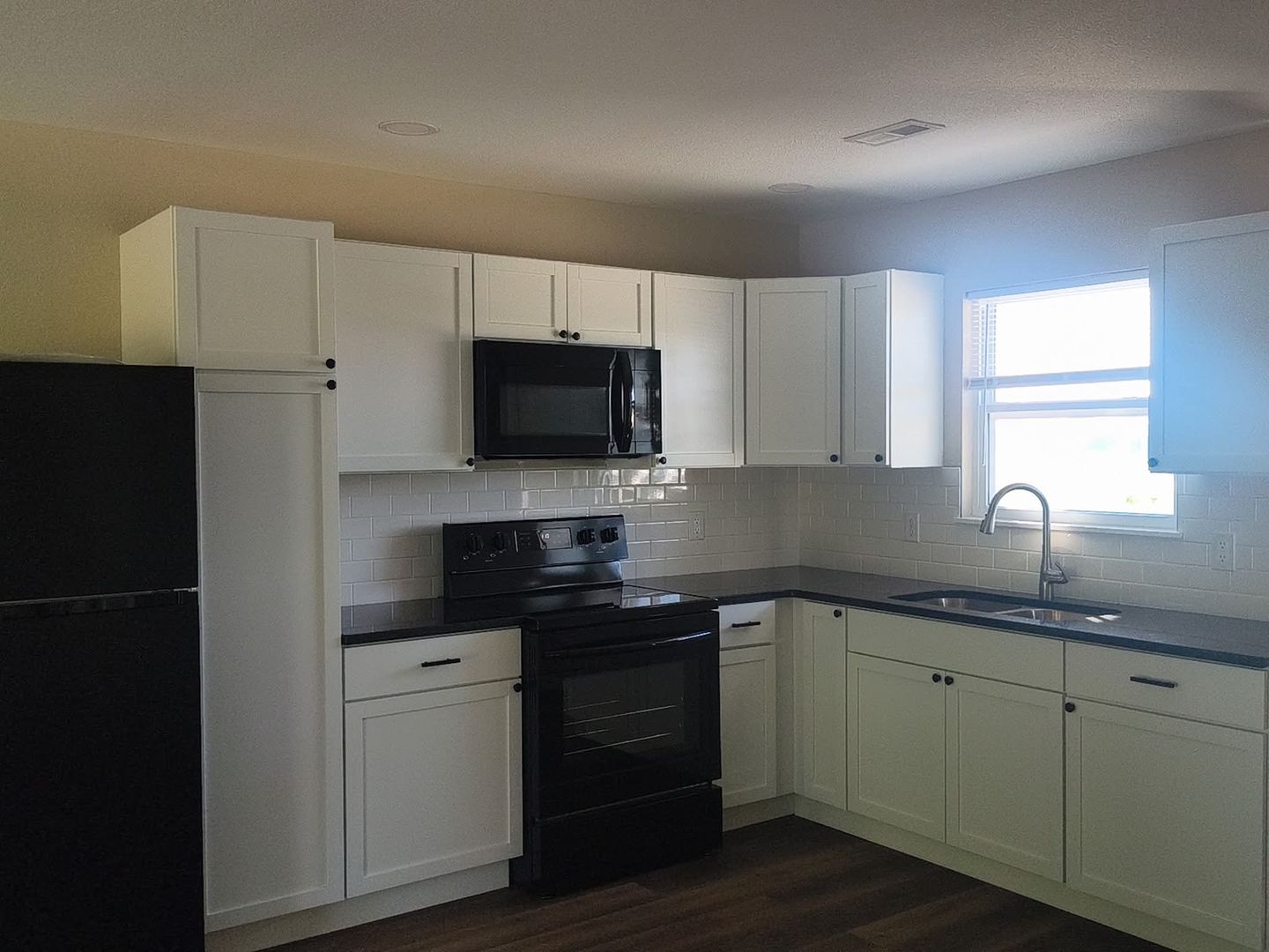 Eldon Apartment: 207 Victory Lane
