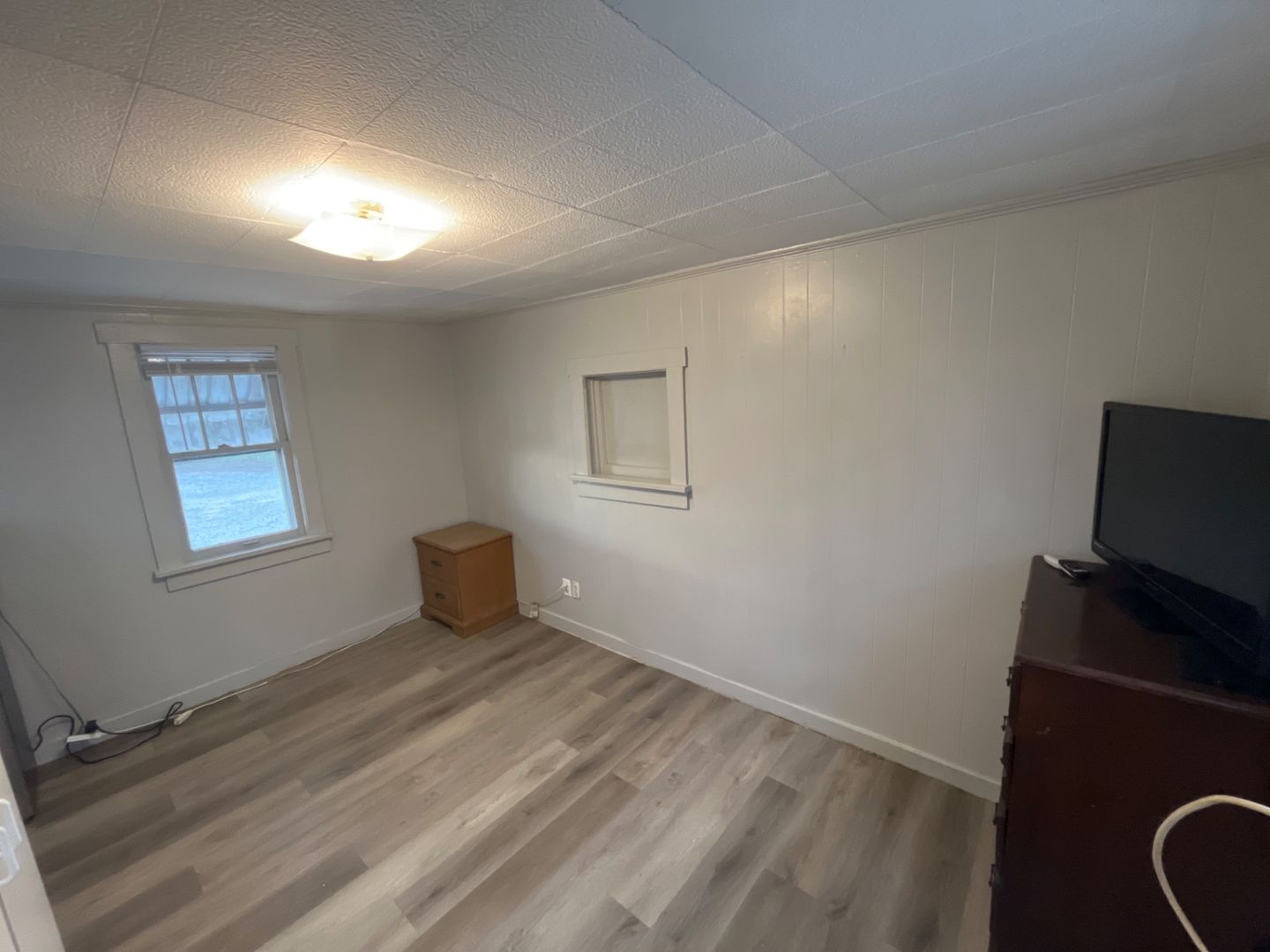 Eldon Apartment: 1306 S bus 54