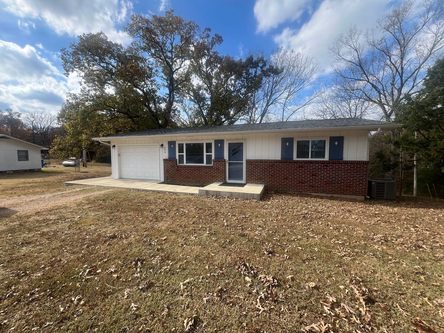 Osage Beach House: 695 Passover Rd