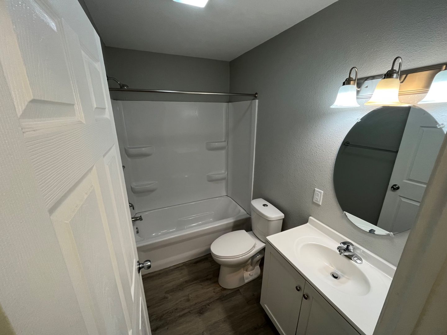 Eldon Apartment: 302 Manor Dr