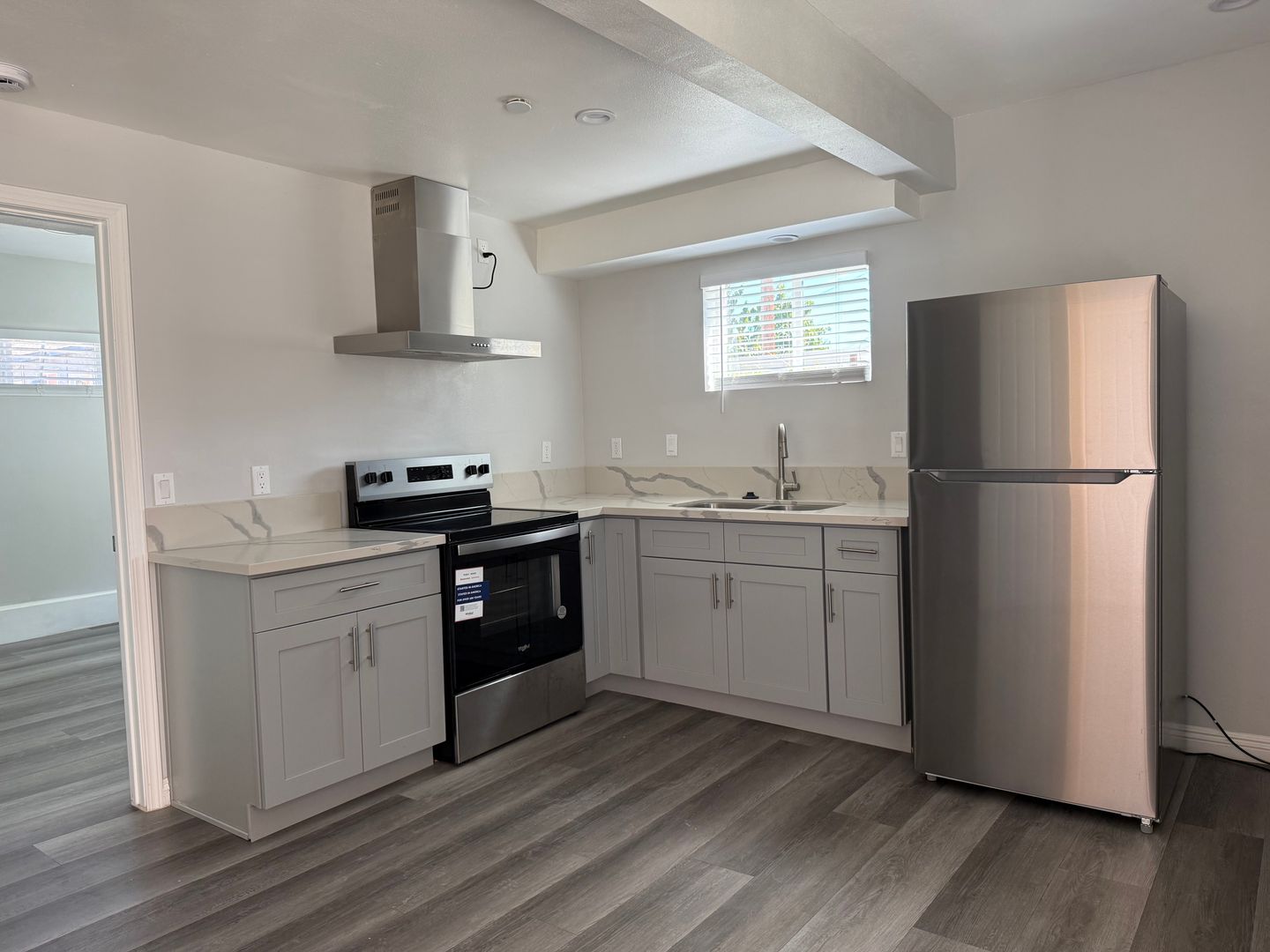 Long Beach Apartment: 1882-1888 Lime Ave.