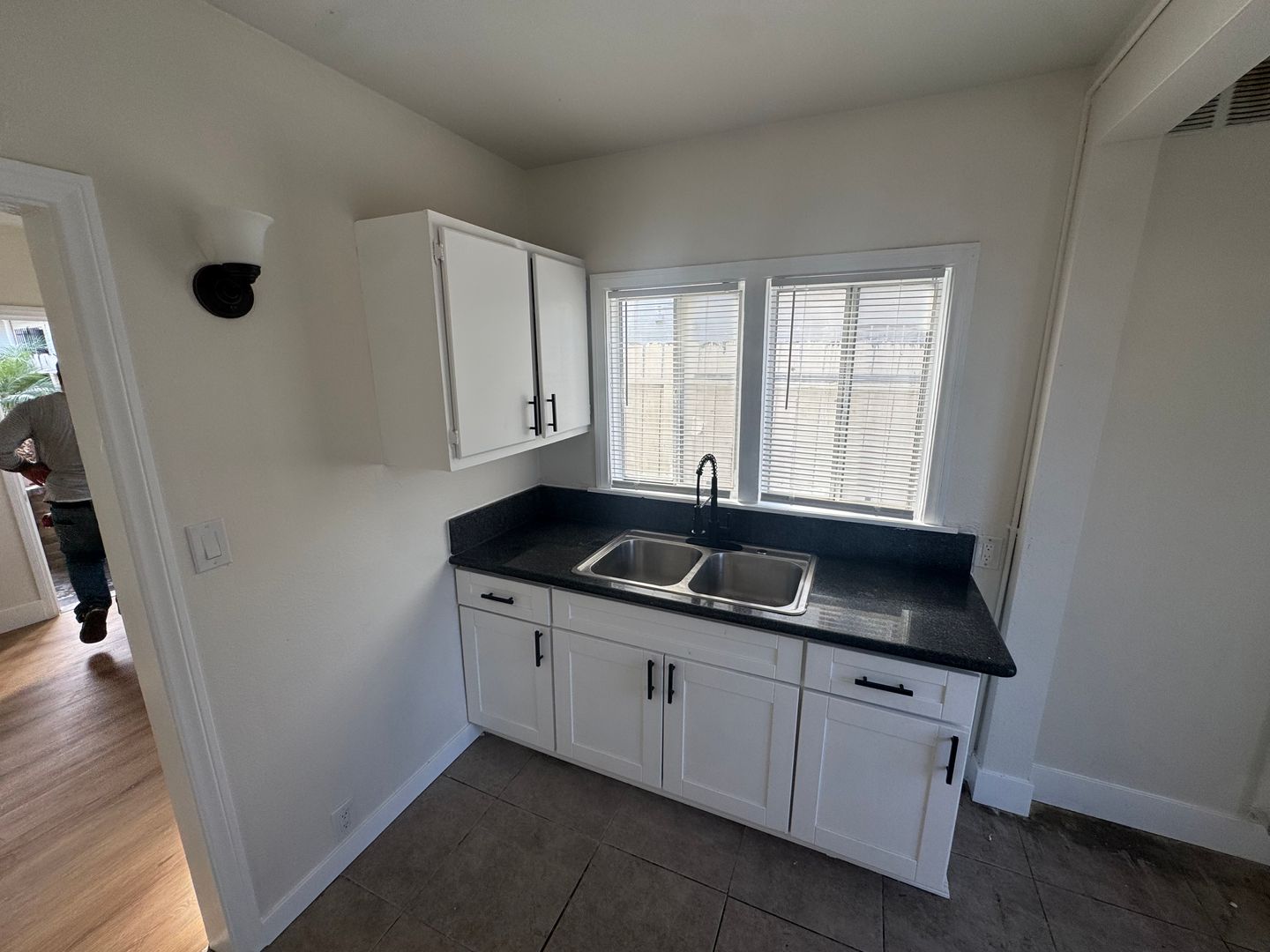 Long Beach Apartment: 1209 North Olive Ave