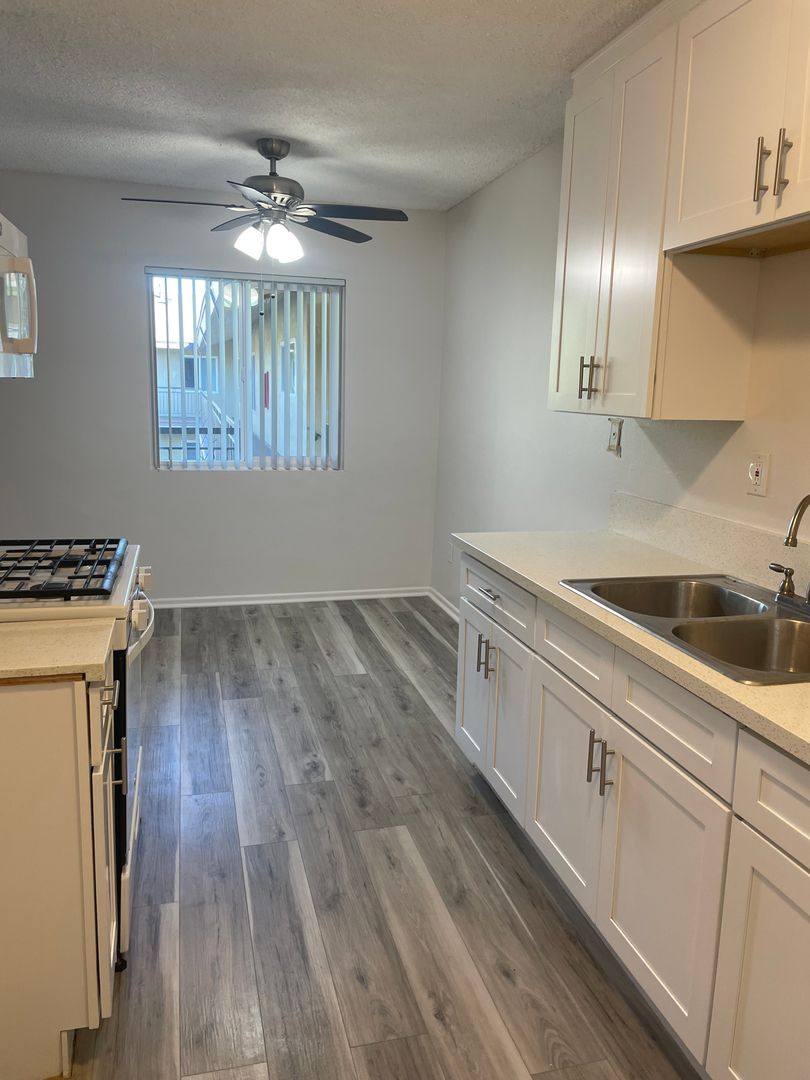 Garden Grove Apartment: 7932 Lampson Ave.