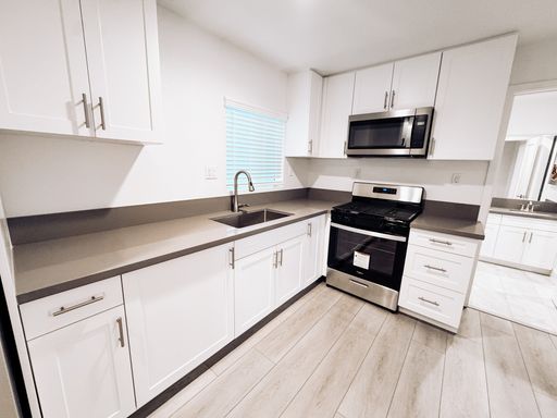 Large 2 bed 1 bath with Private Side Yard – photo 1