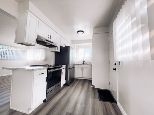 Renovated 2 bed 1 bath with patio and garage. – photo 1