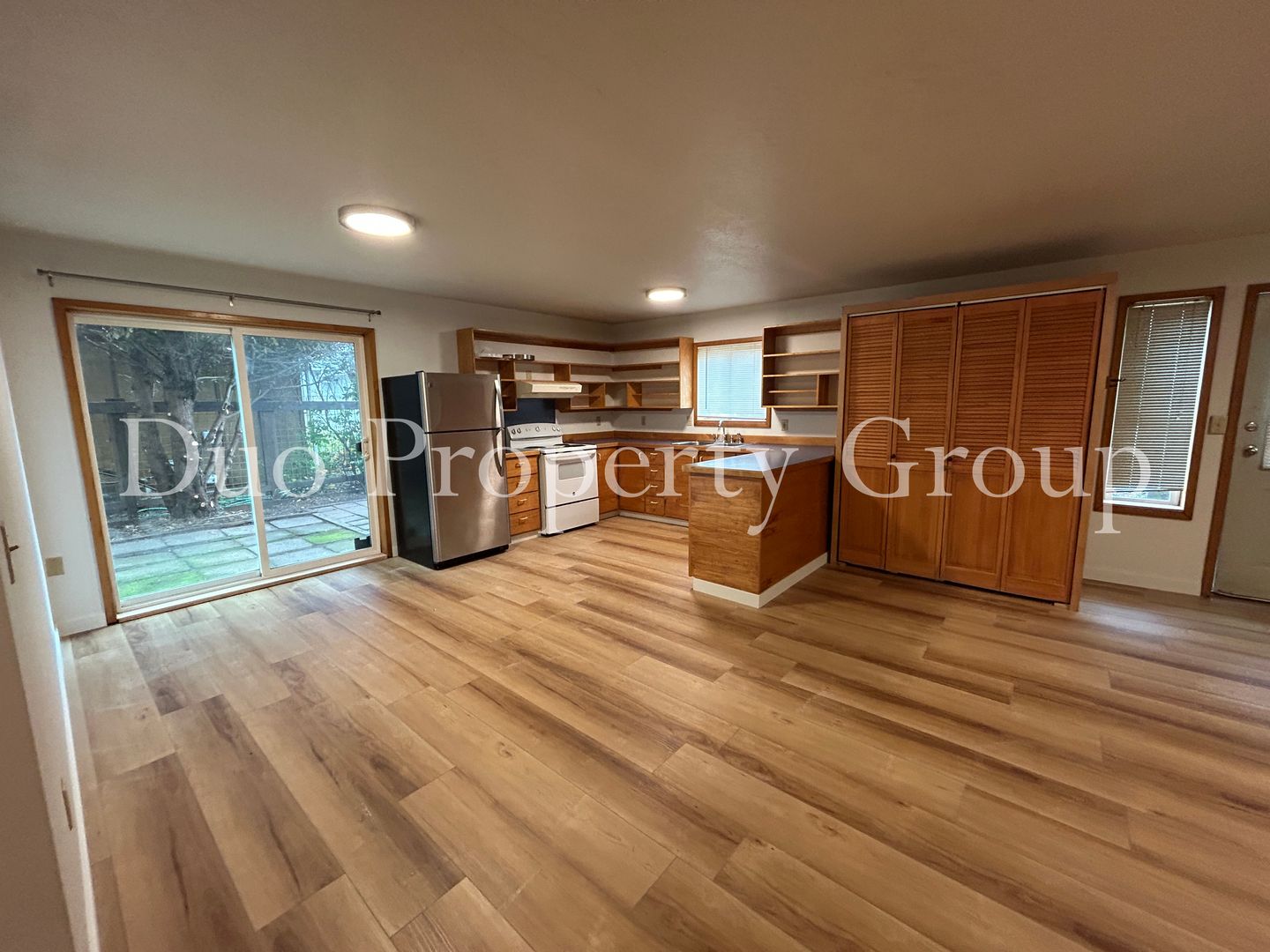 Eugene Apartment: 32 Madison Street / 35 Madison Alley