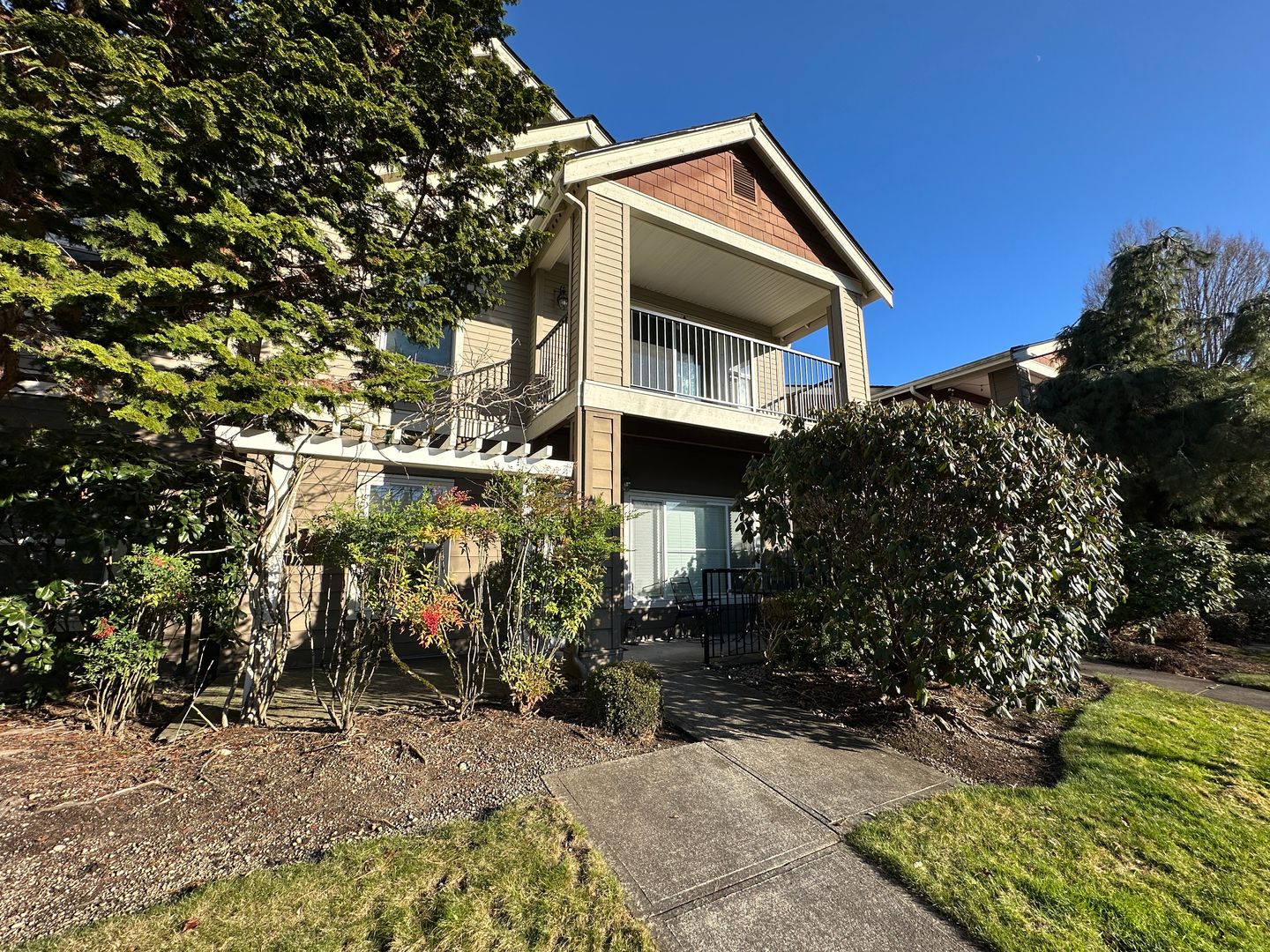 DuPont Condo: 2144 Palisade Boulevard