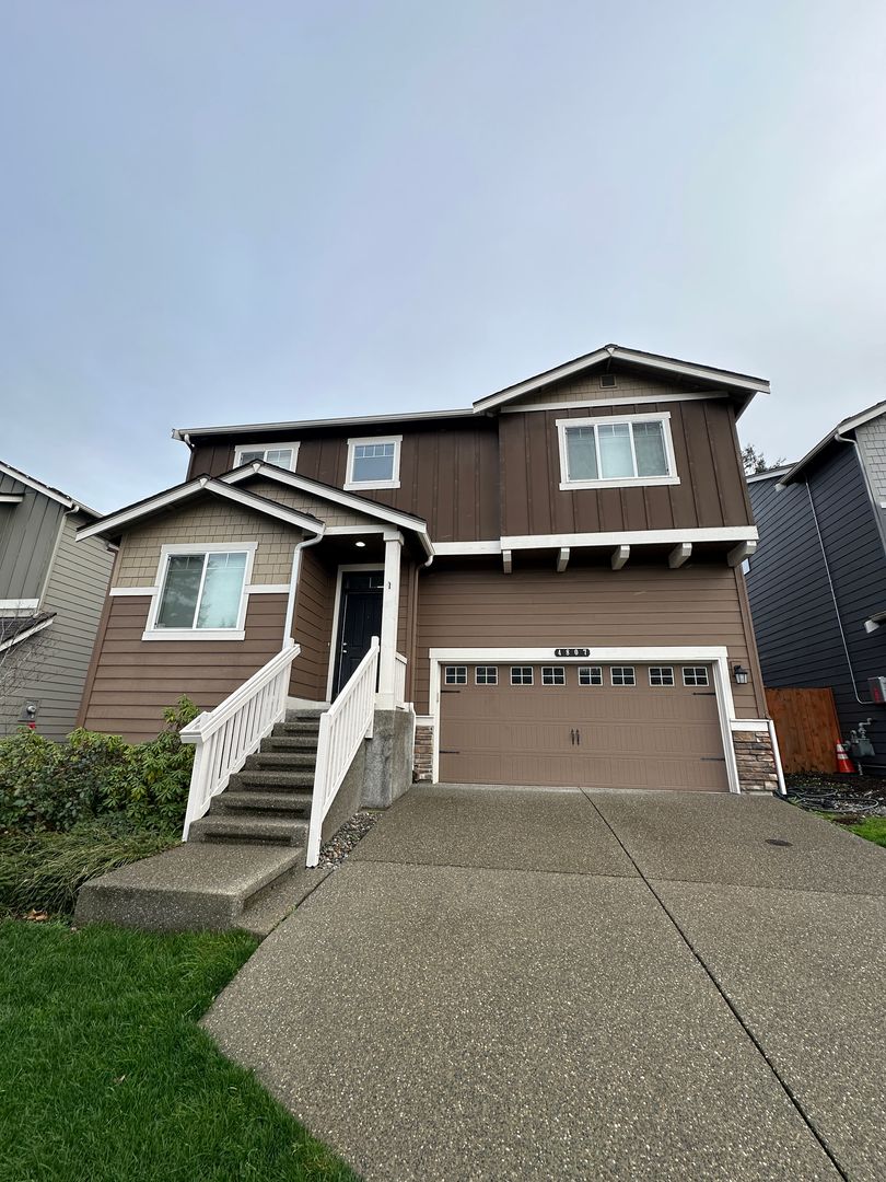 University Place House: 4807 51st Avenue Court West