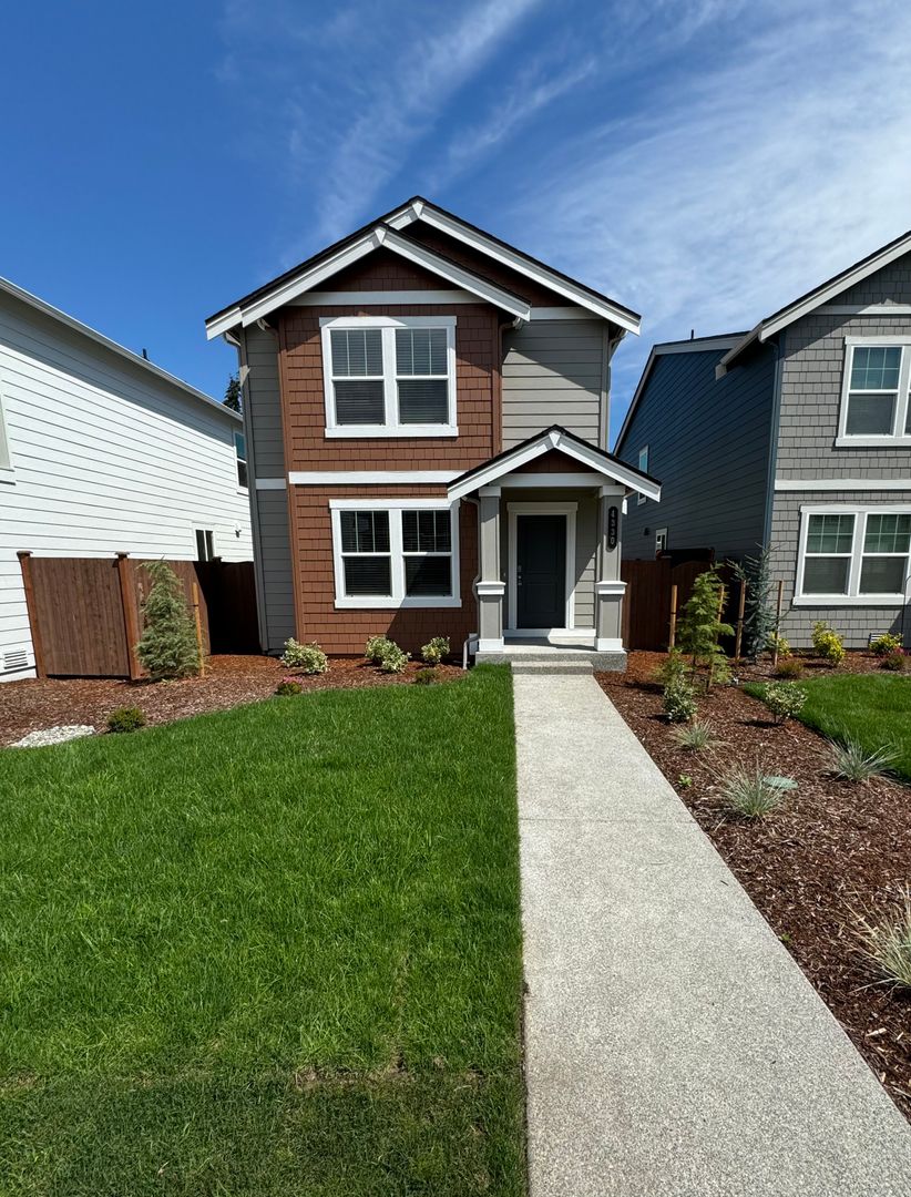 Lacey House: 4330 Savannah Loop NE