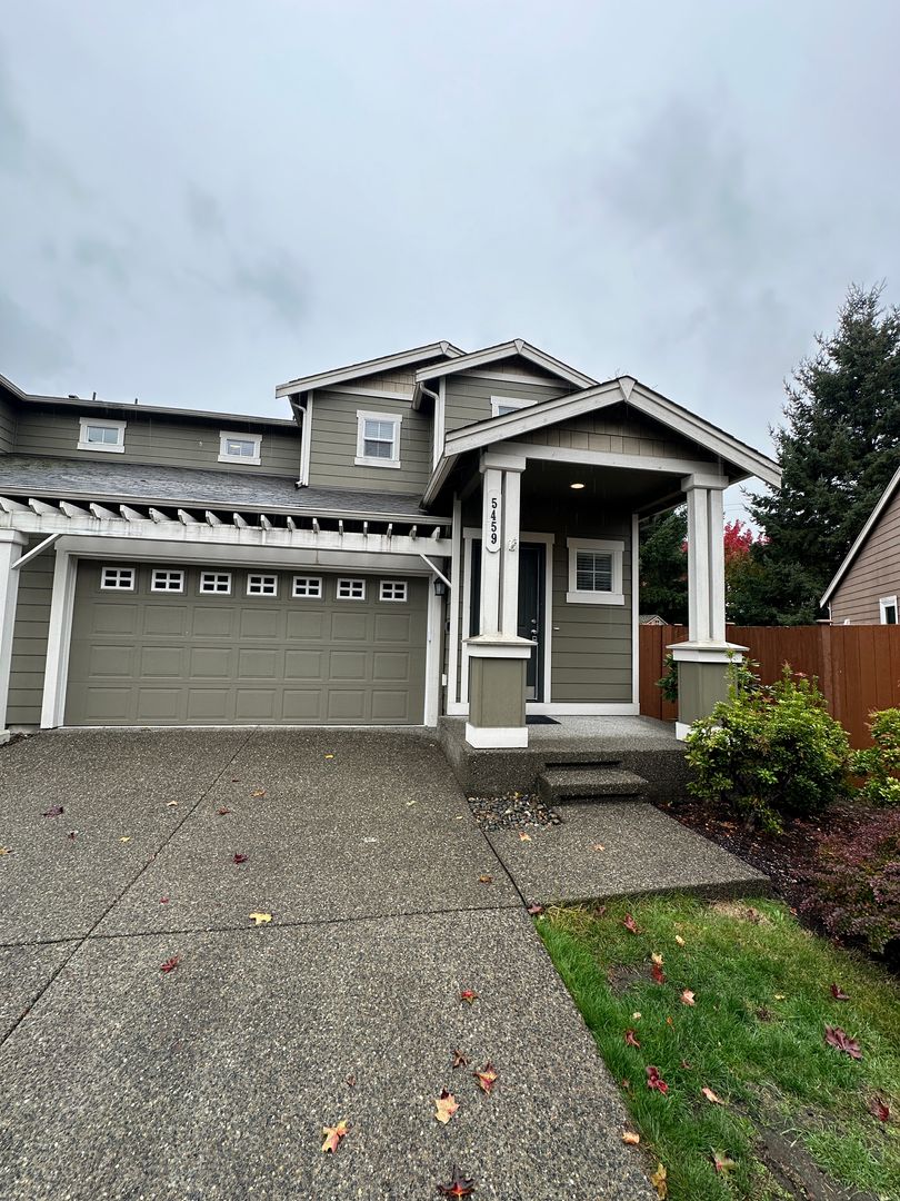 Lacey House: 5459 57th Loop SE