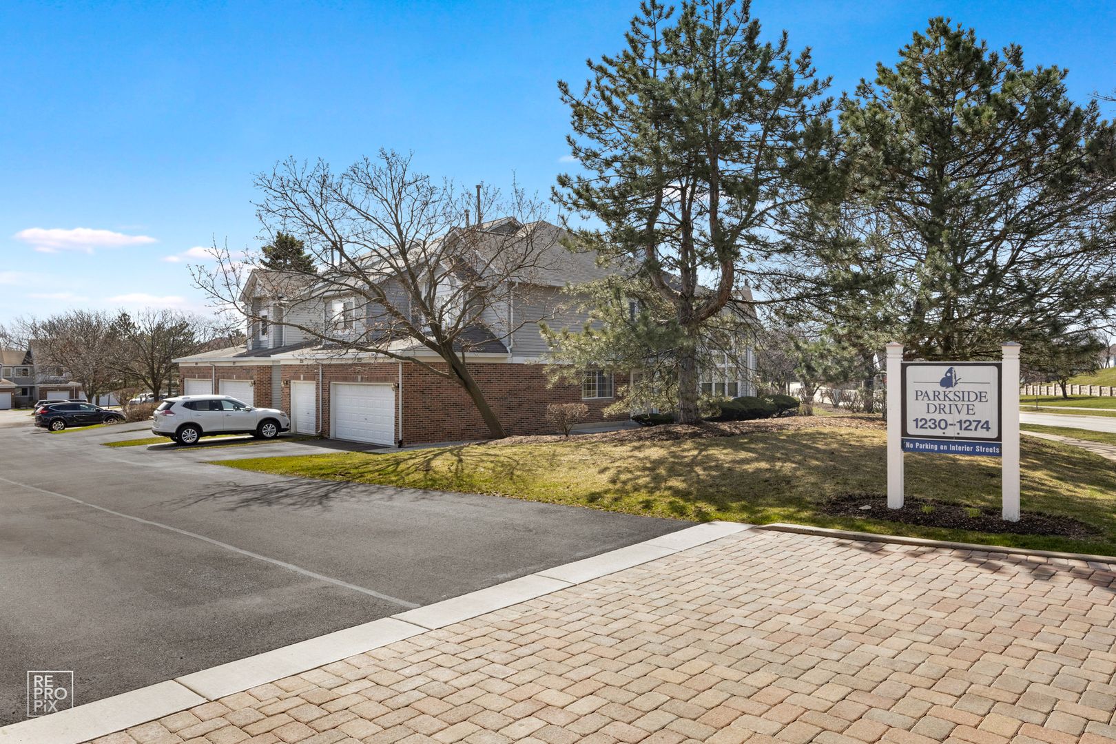 Palatine House: 1233 Parkside Dr