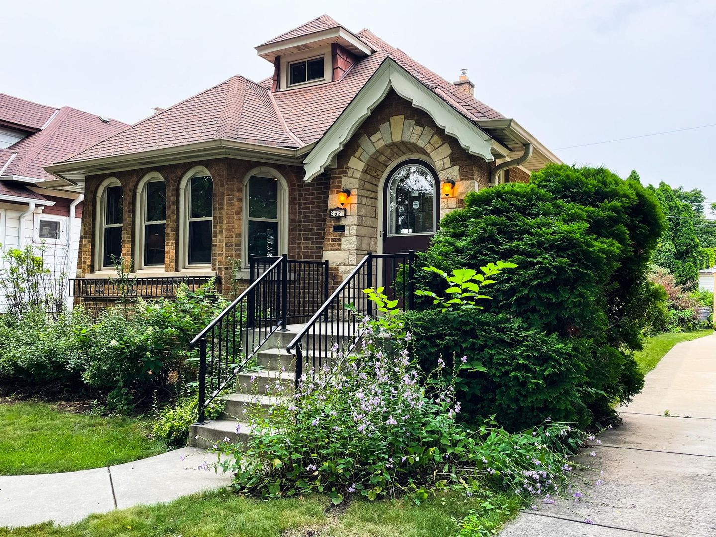 Wauwatosa House: 2621 N 69th