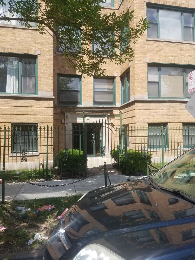 Chicago House: 7306 S Yates