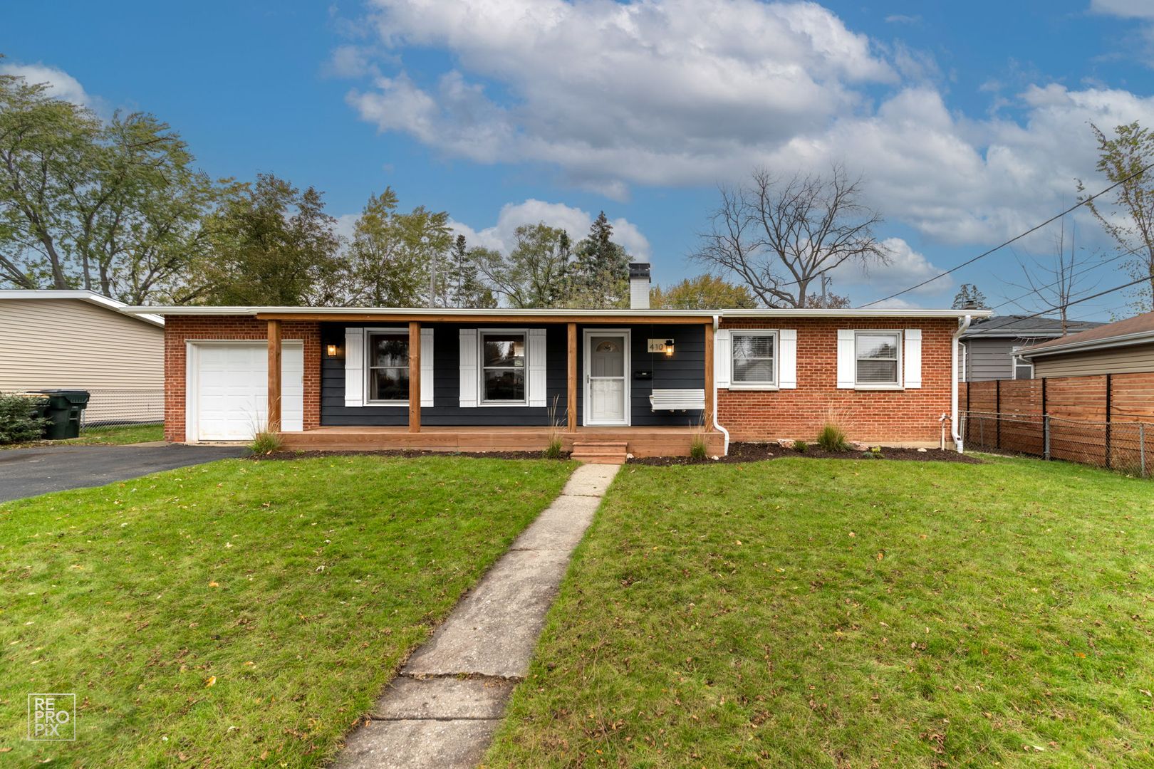 Mundelein House: 410 North Shore Dr