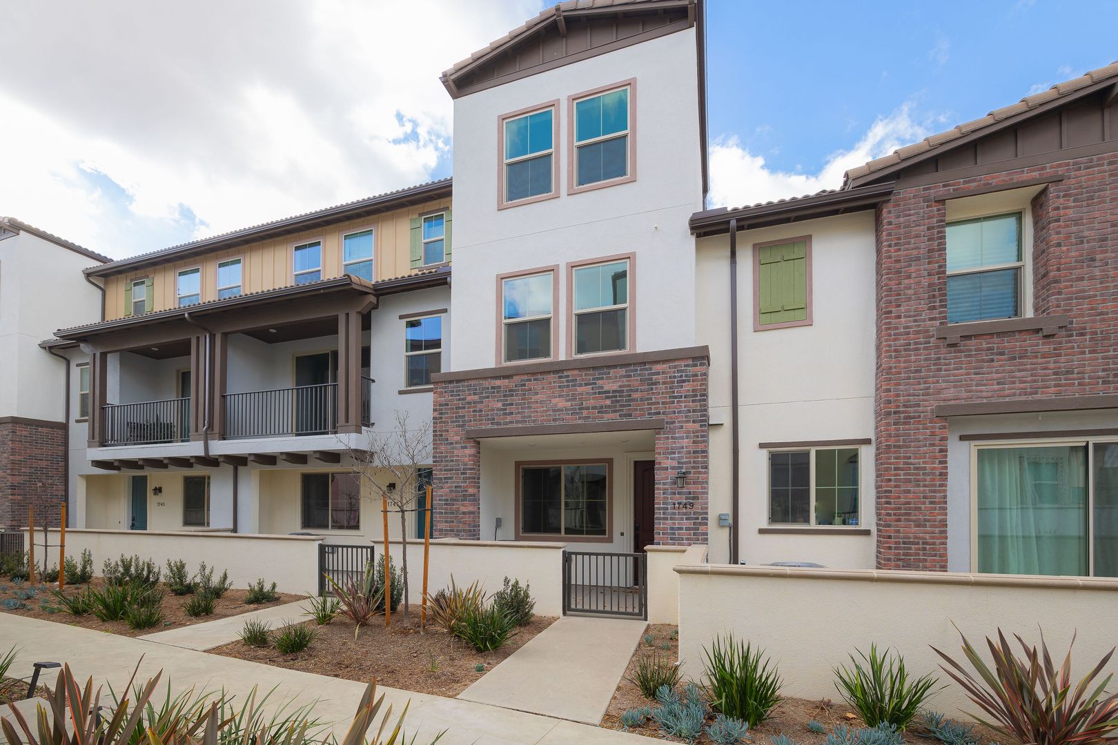 Oceanside Townhome: 1749 Laurelwood Way