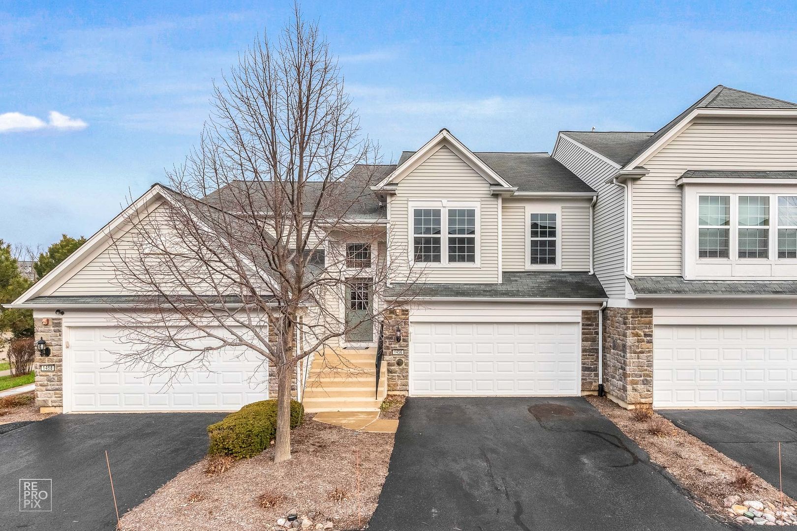 Yorkville House: 1456 Crimson Lane