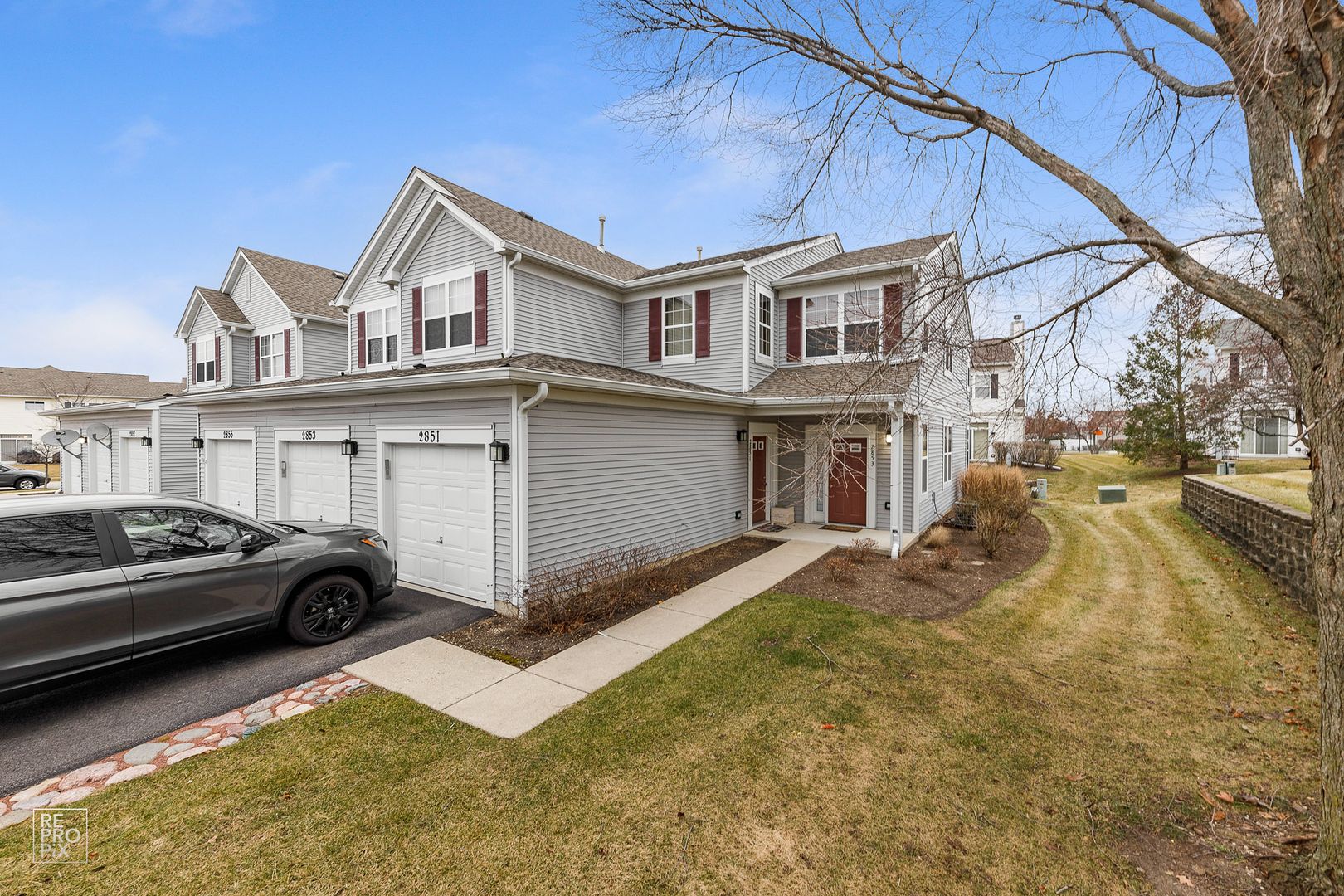 Lindenhurst Townhome: 2853 Falling Waters Dr