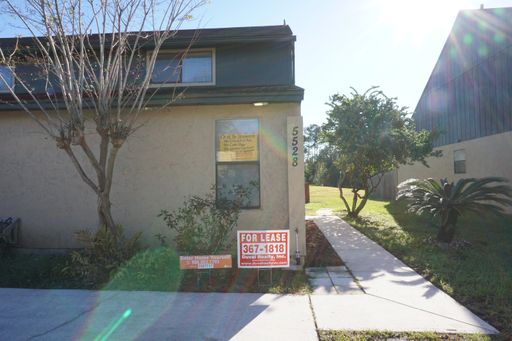 3/2 townhome Near NAS Jax – photo 1