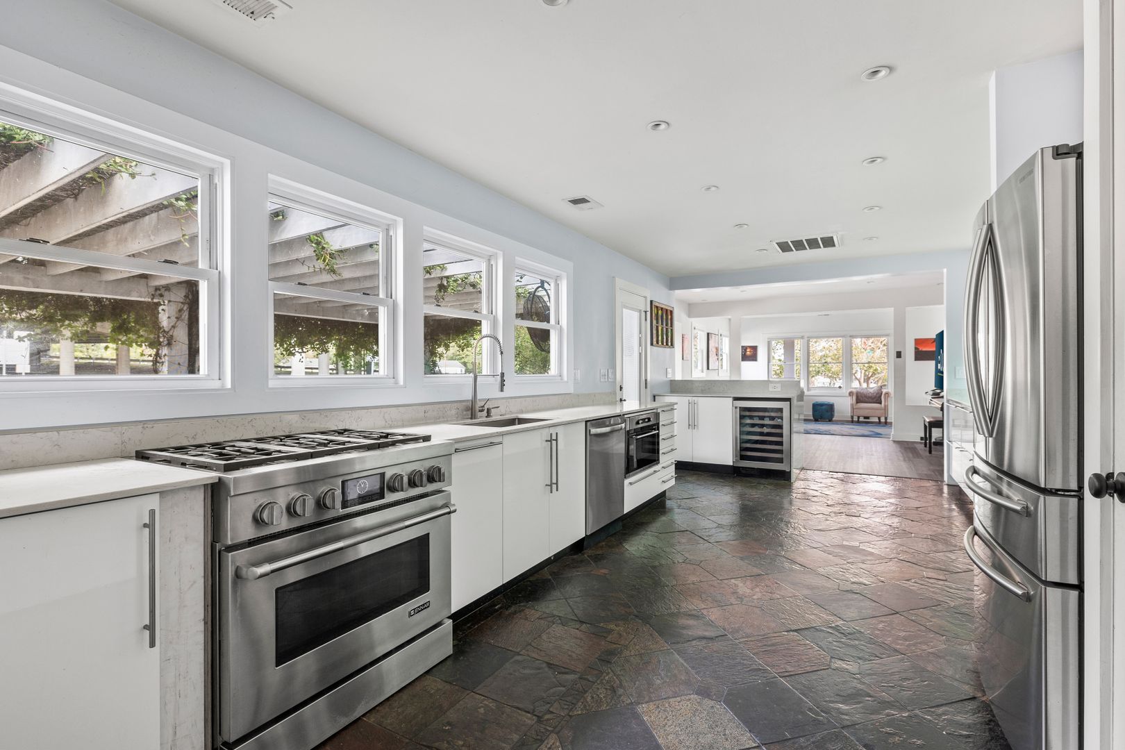 Charleston House: 43 N. Enston Avenue