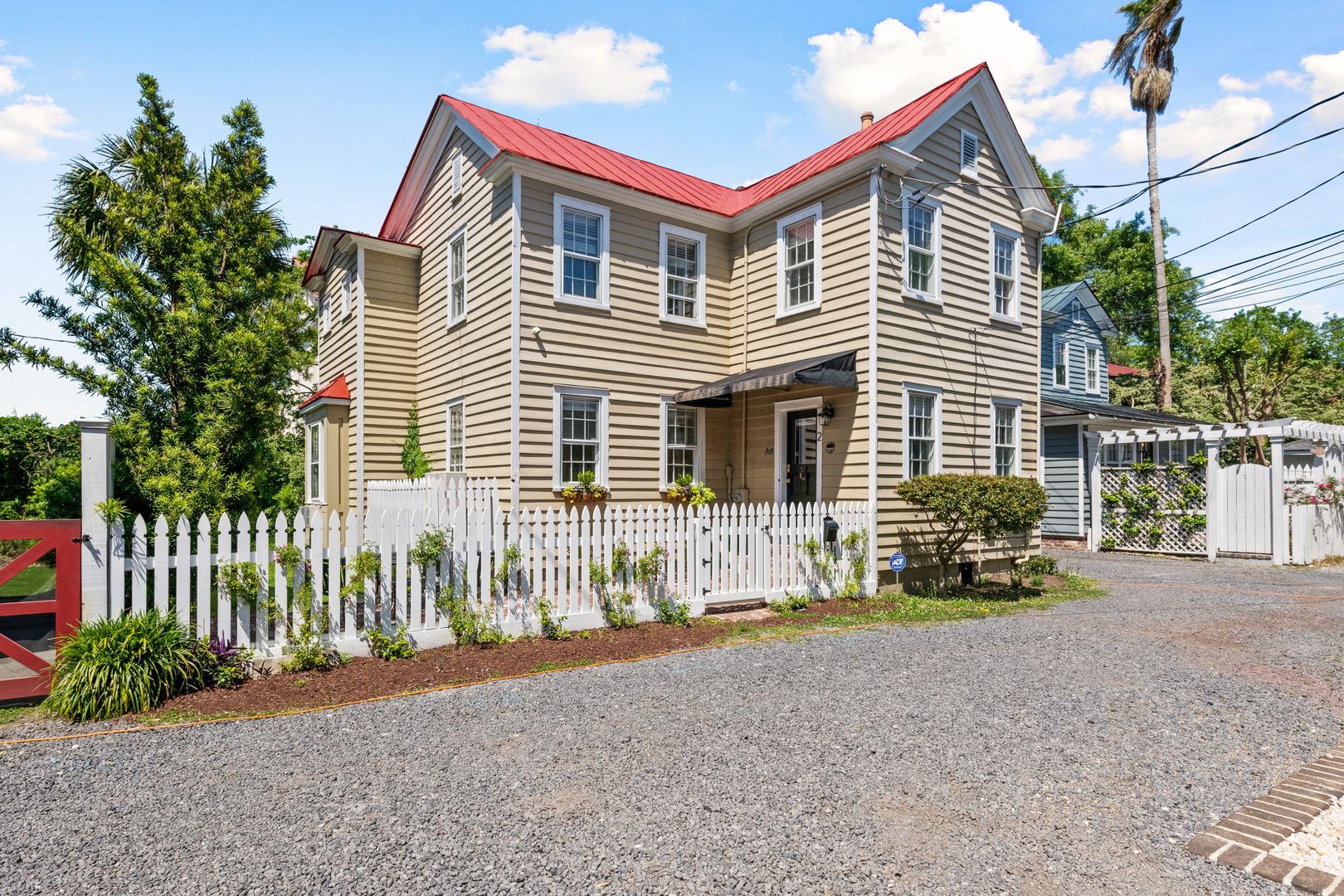 Charleston House: 2 Talon Court