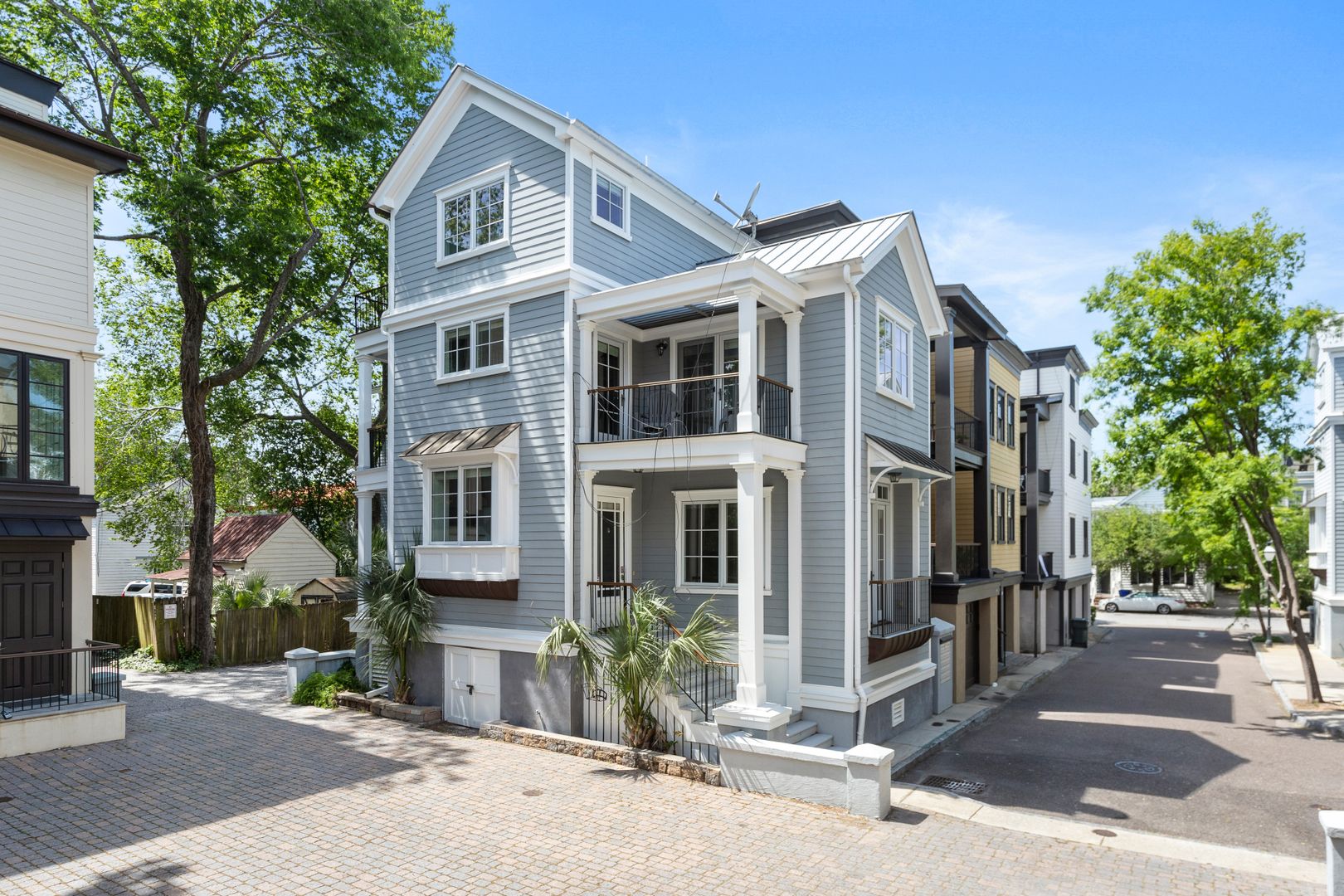 Charleston House: 7 Corinne Street