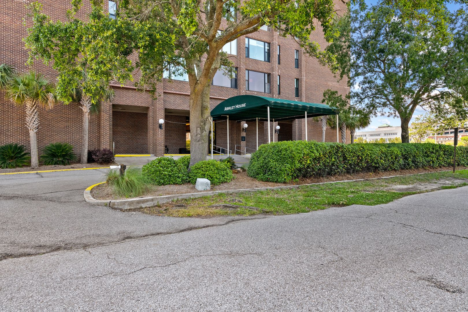 Looking for a stylish and comfortable place to live in downtown