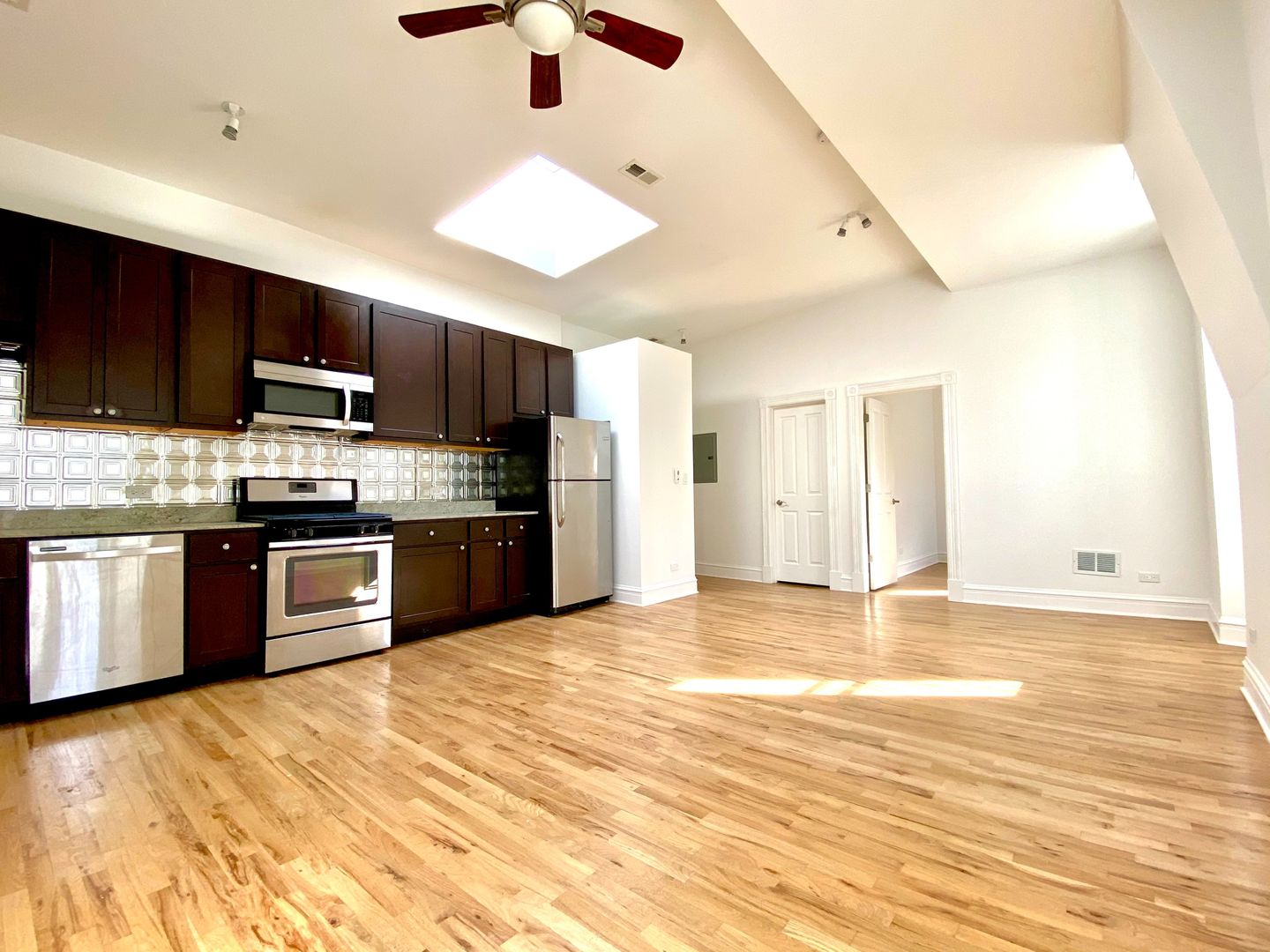 Chicago Apartment: 1659 S Throop