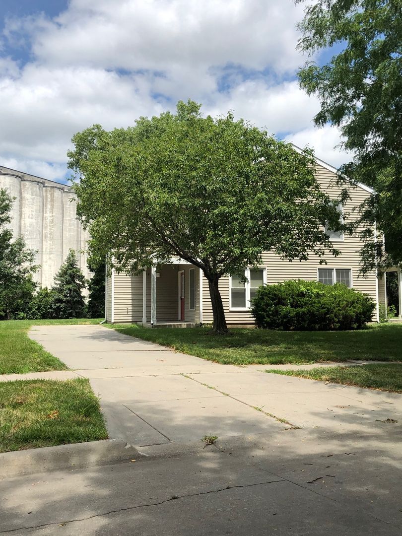 Lincoln Townhome: 1843 Whittier St