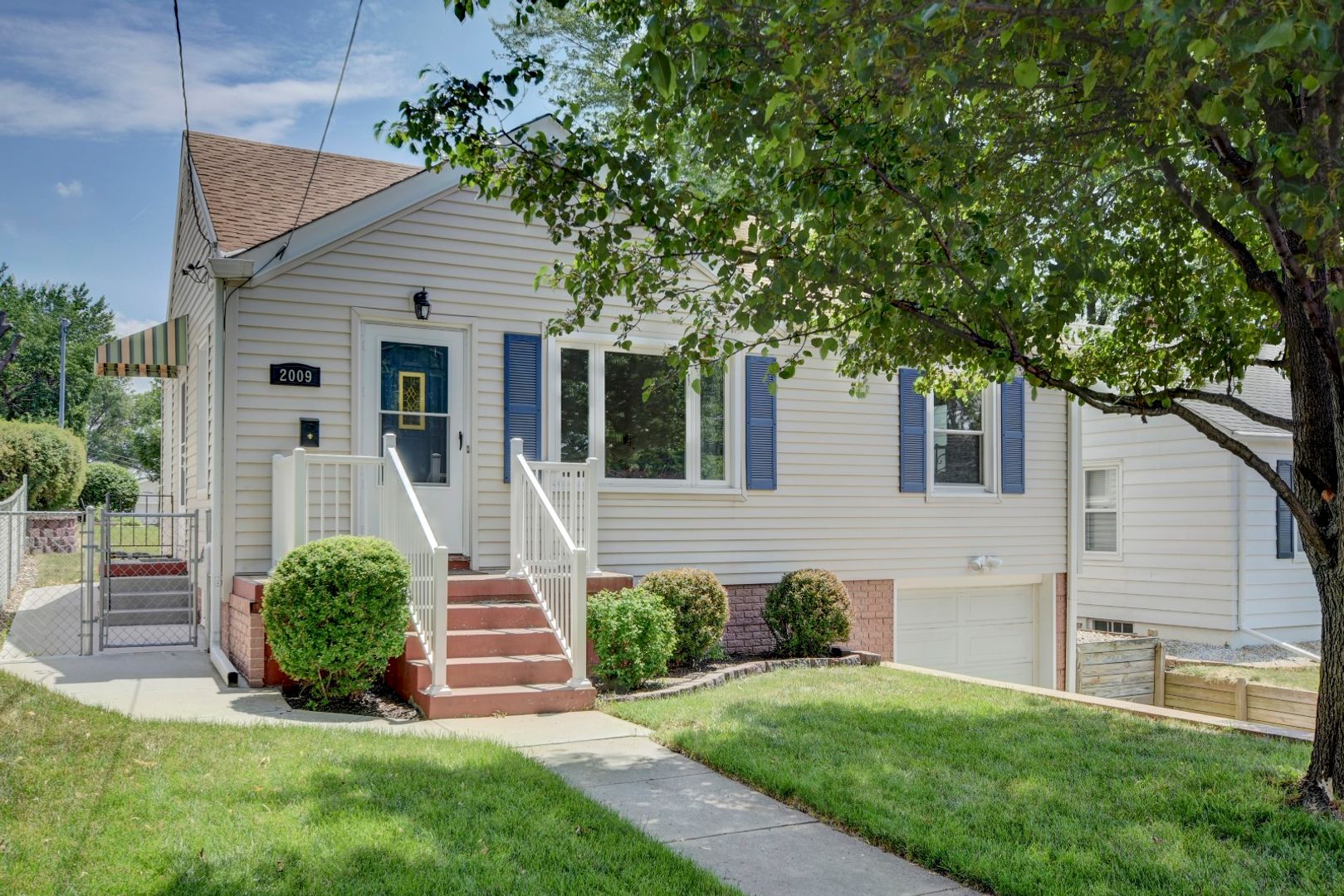 Omaha House: 2009 S 56th St