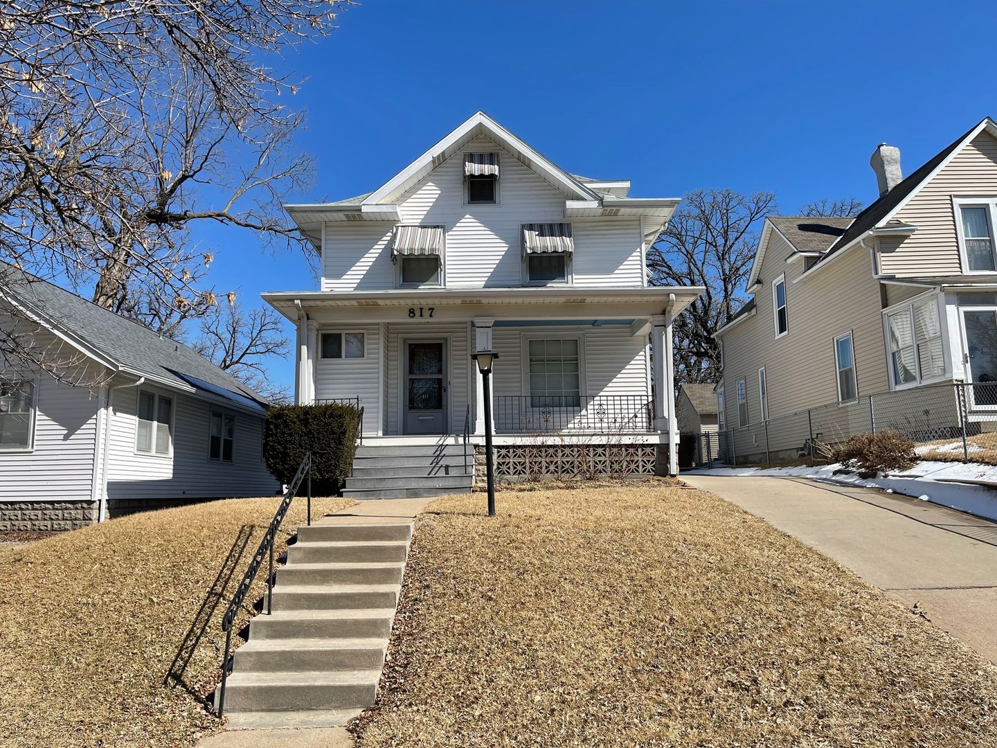 Omaha House: 817 S 36th St