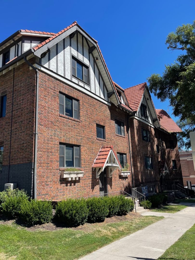 Omaha Apartment: 3306 Burt St