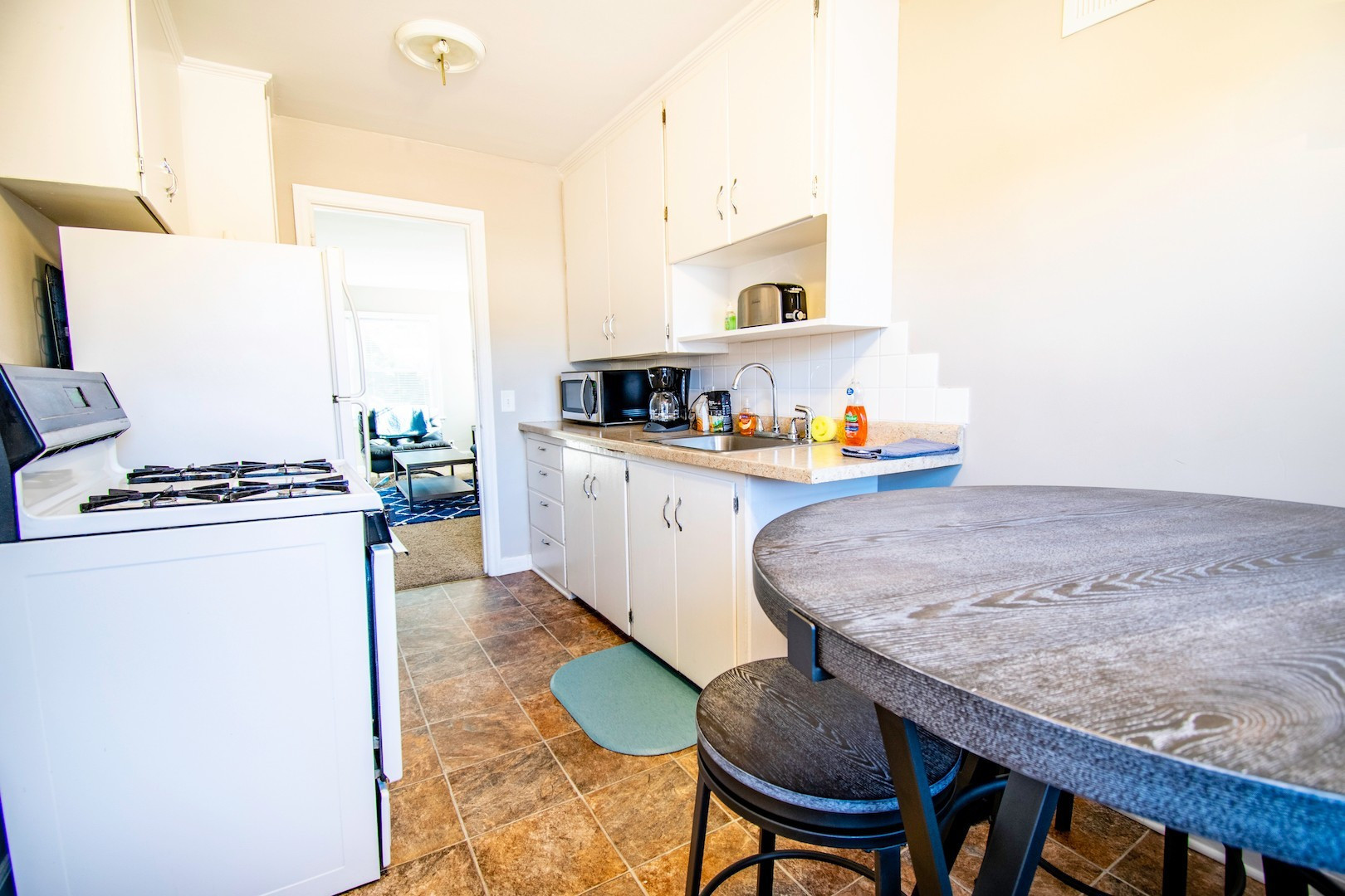 Omaha Apartment: 820 N 46th St