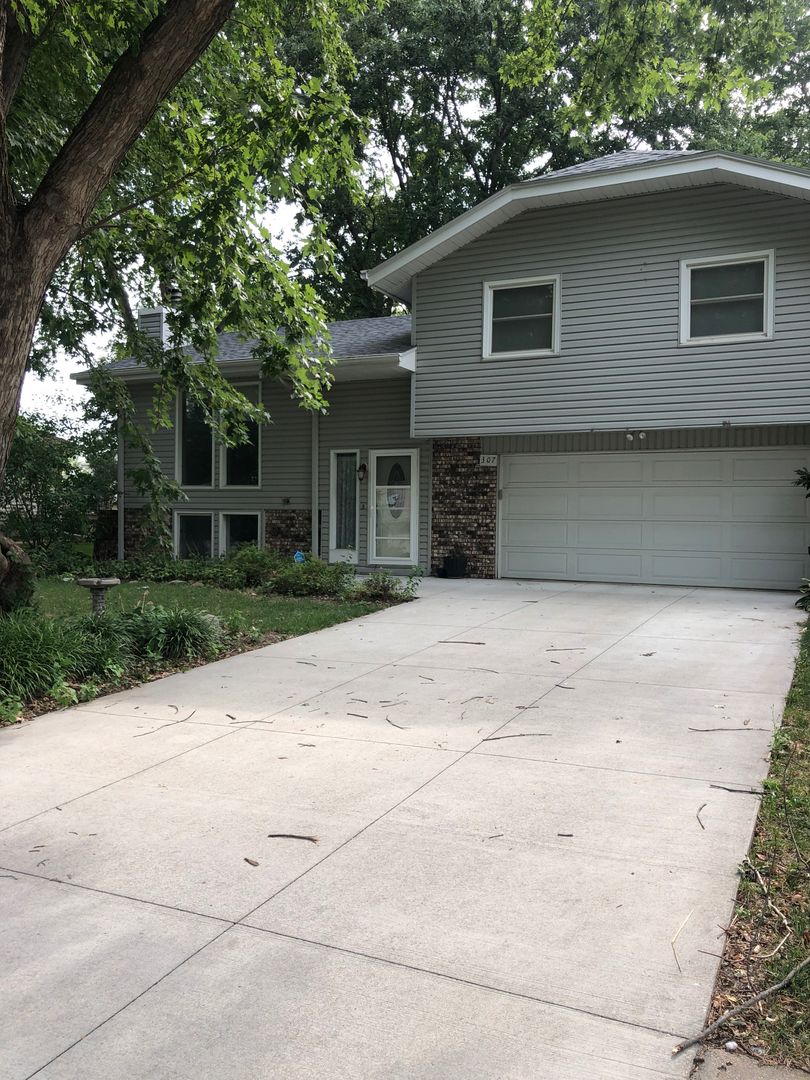 Papillion House: 307 Prospect Drive