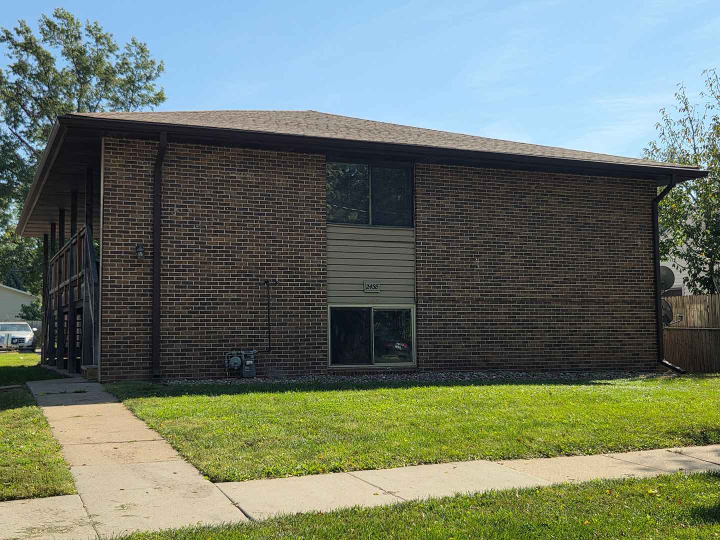 Lincoln Apartment: 2438 S 10th St
