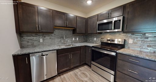 East Campus 2 Bed Apartment!! – photo 1