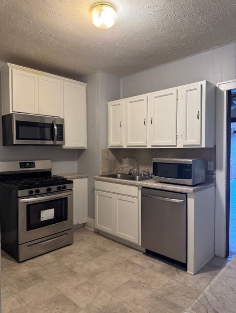 Omaha House: 3524 N 45th Ave