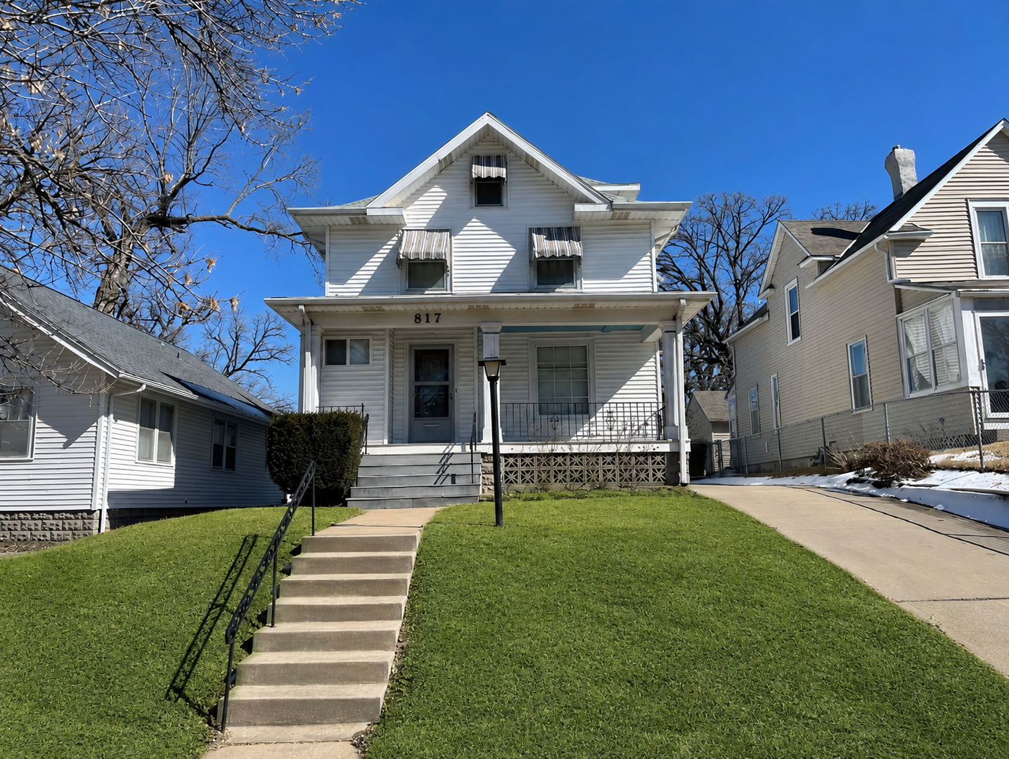 Omaha House: 817 S 36th St