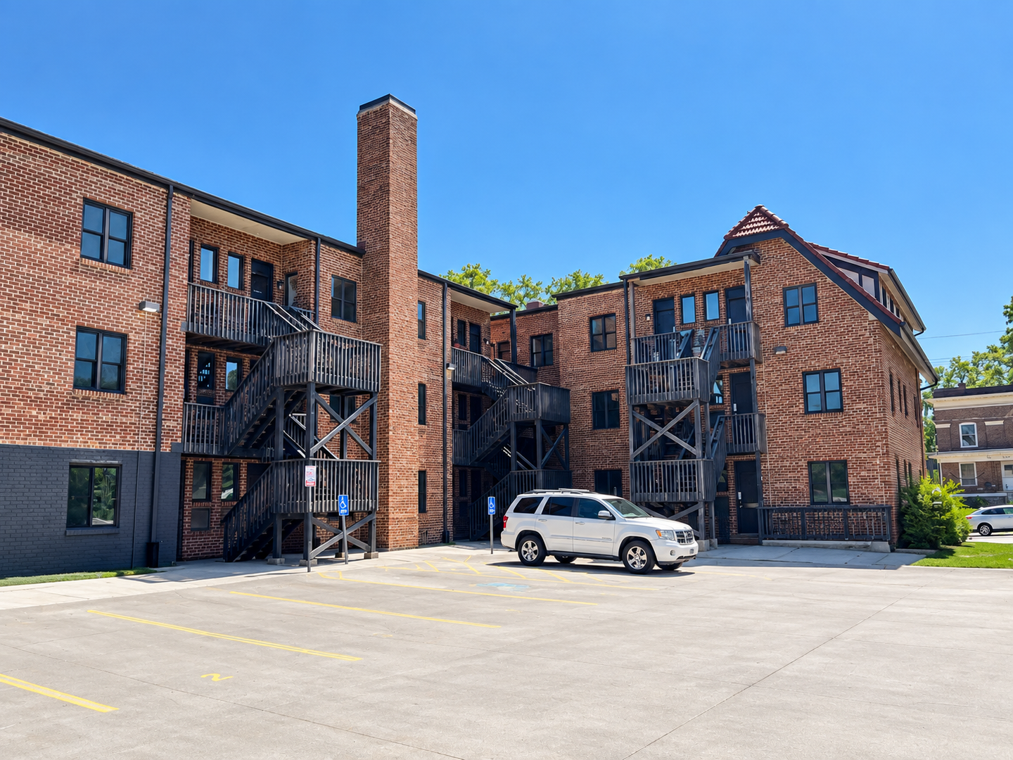 Omaha Apartment: 812 N 33rd St