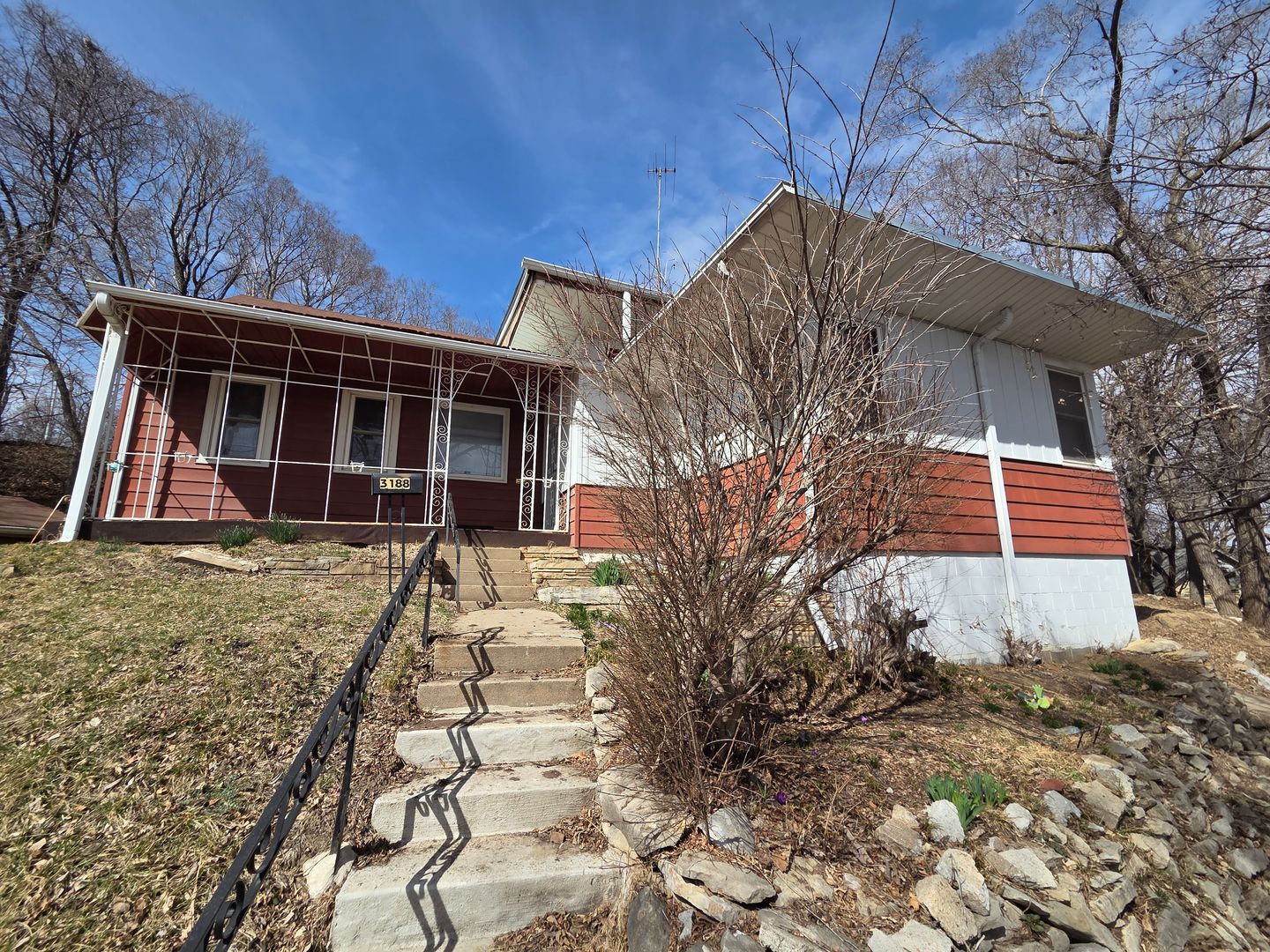 Omaha House: 3188 Stone Ave