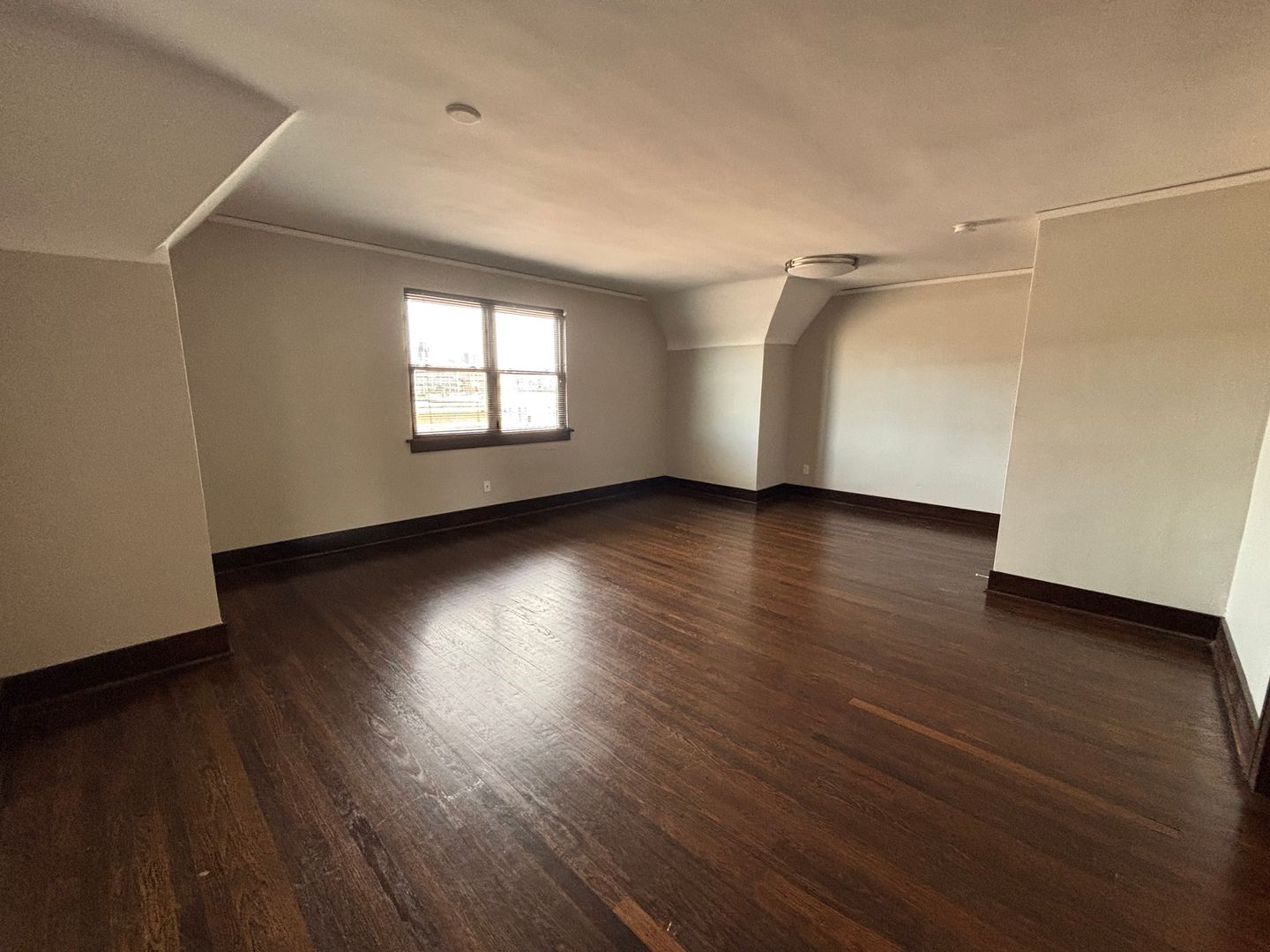 Omaha Apartment: 804 N 33rd St